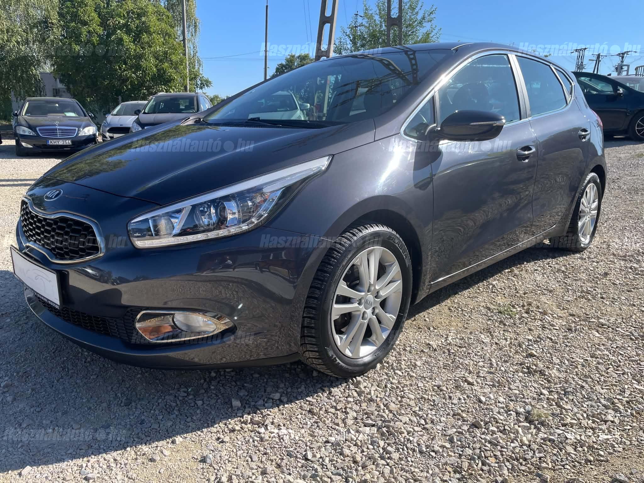 KIA CEE'D 2012/4 - 1