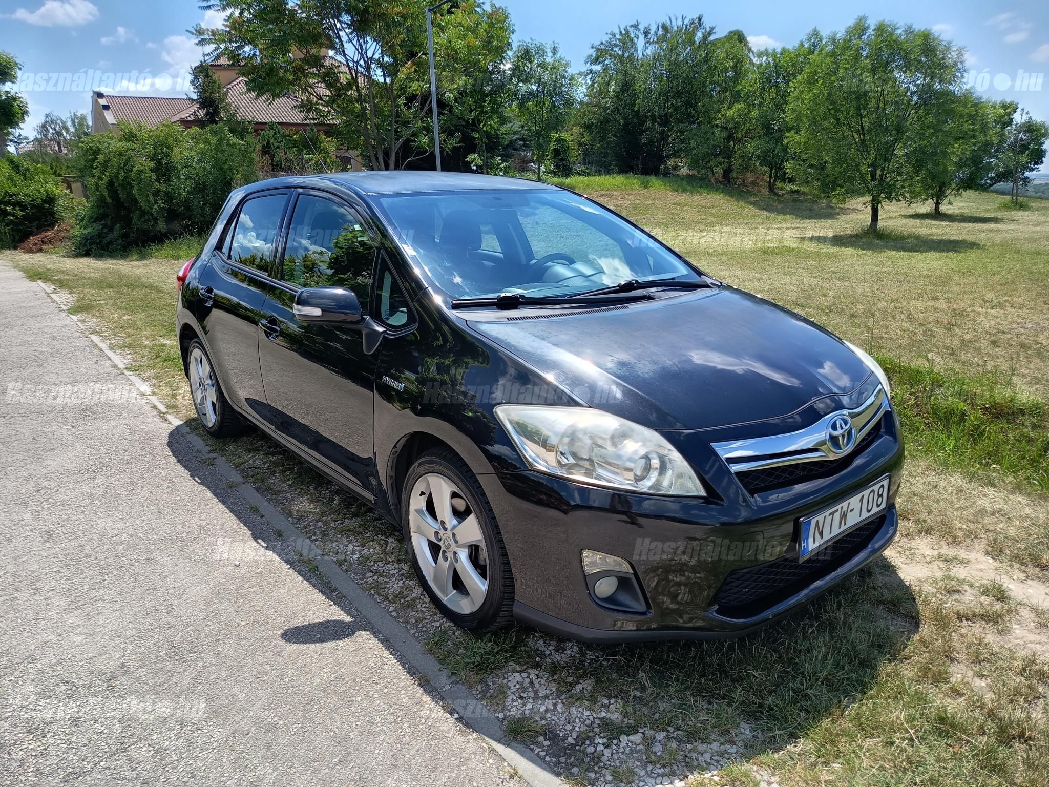 TOYOTA AURIS 2011 - 1