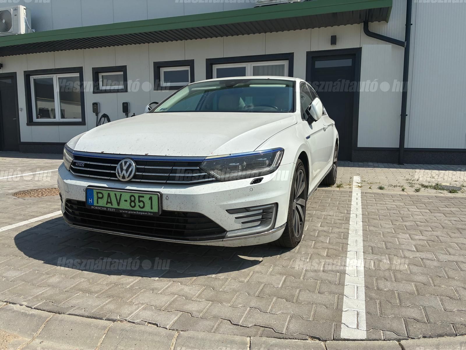 VOLKSWAGEN PASSAT 2017/8 - 1