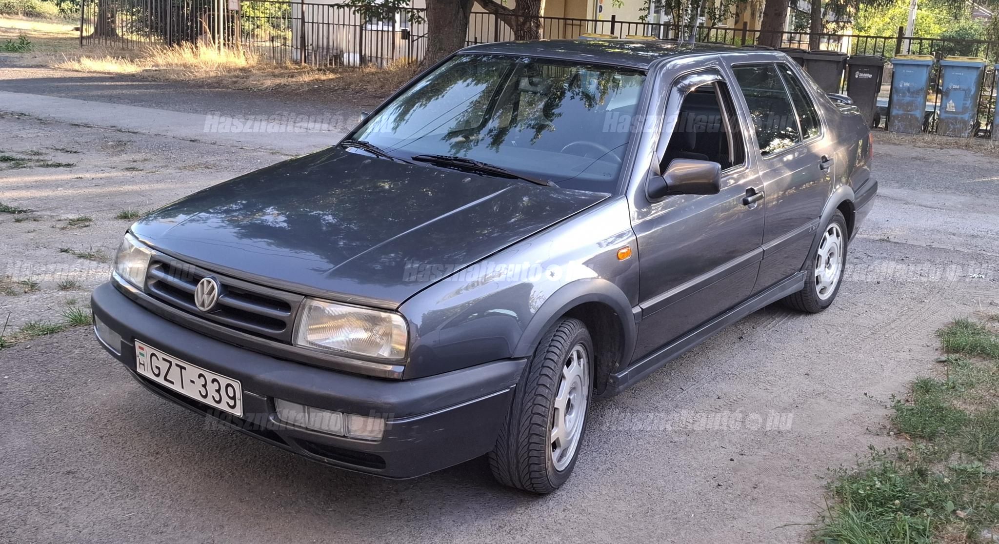 VOLKSWAGEN VENTO 1993 - 1