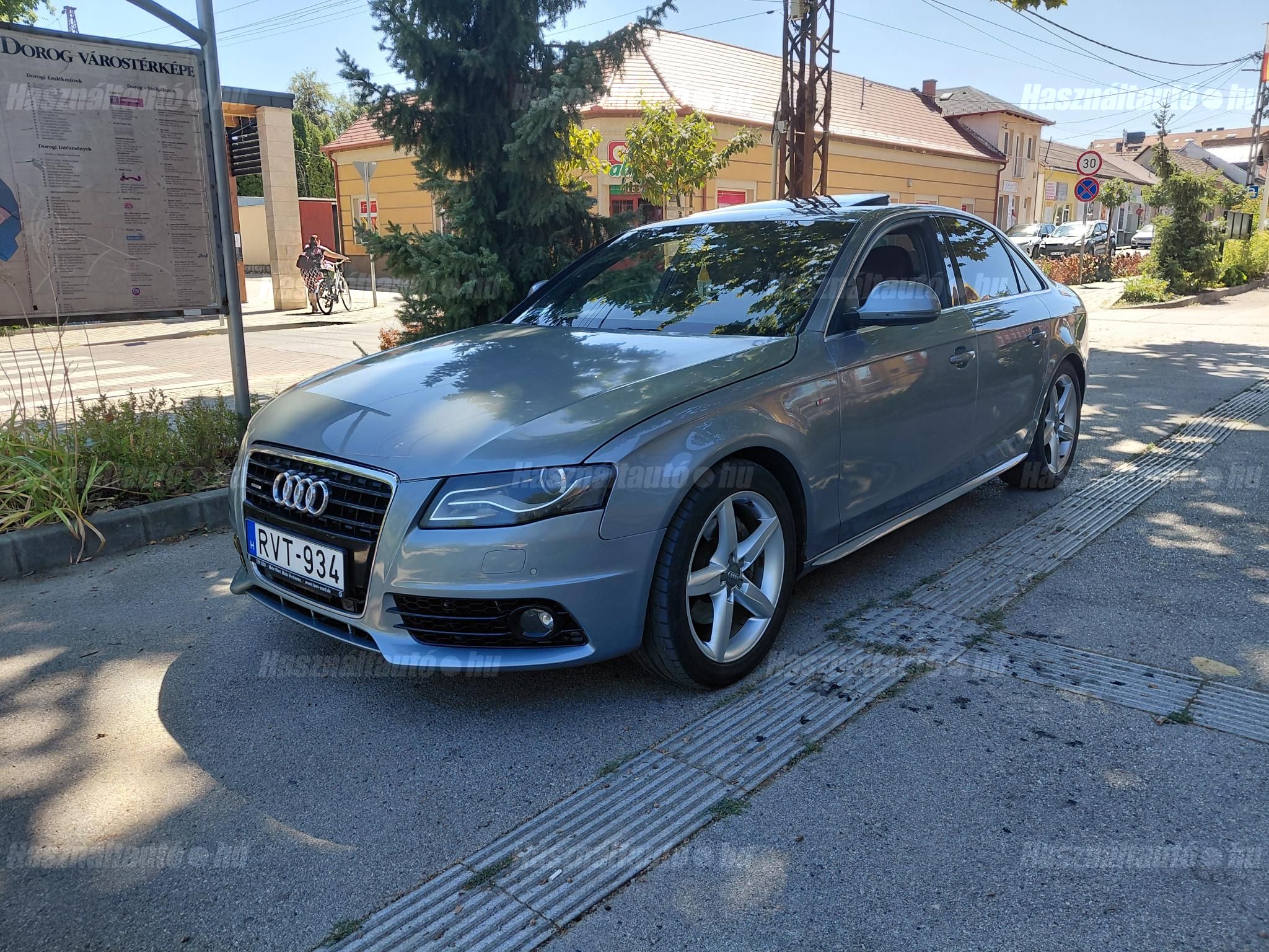 AUDI A4 2010 - 1