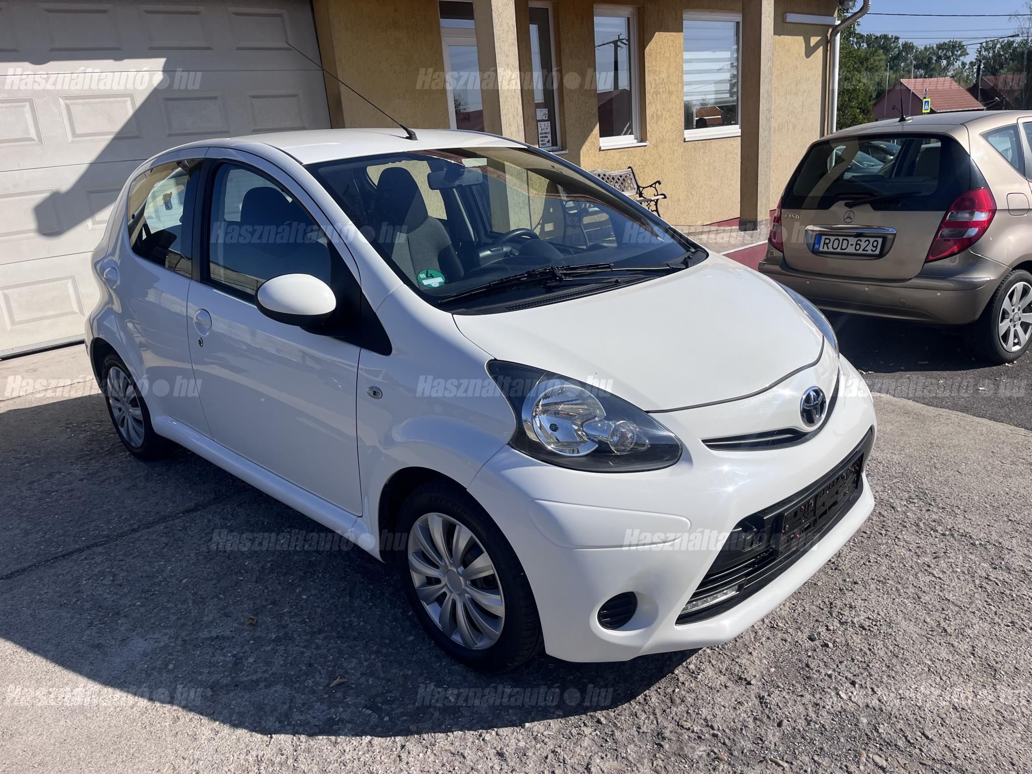 TOYOTA AYGO 2013/9 - 1