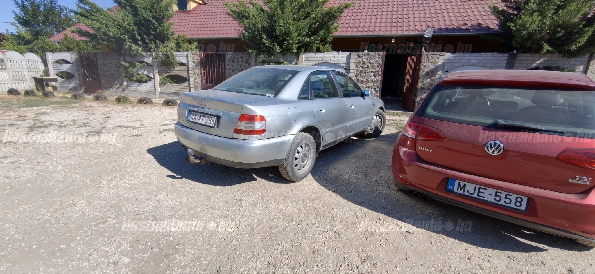 AUDI A4 1998/6 - 1