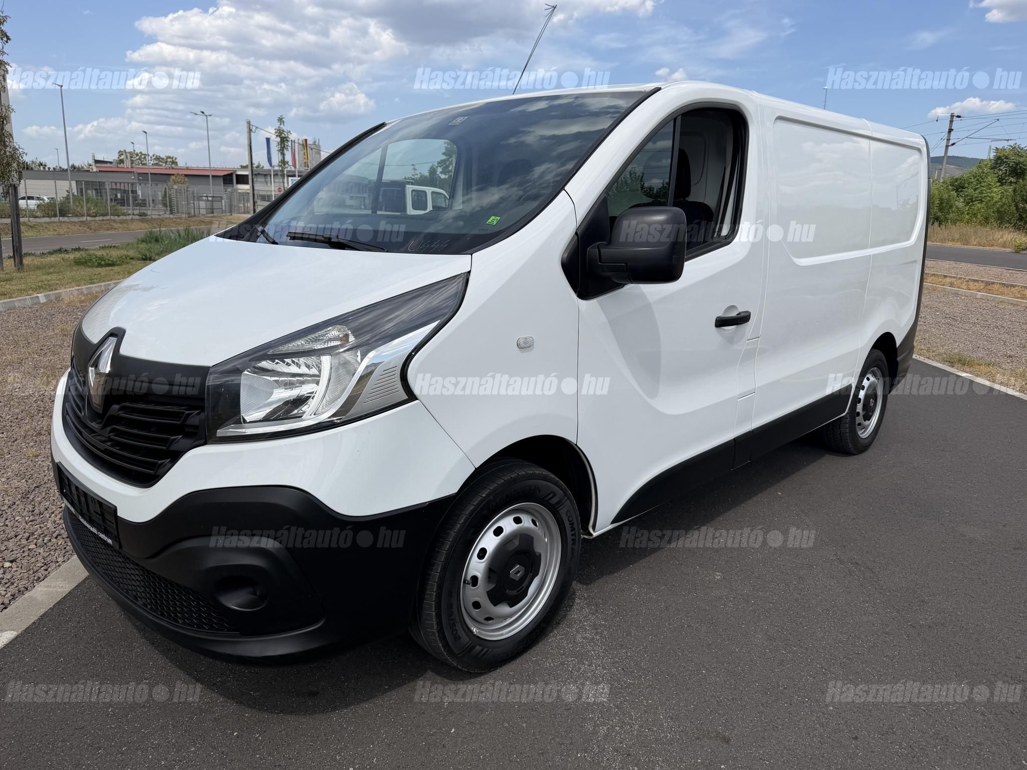 RENAULT TRAFIC 2016/8 - 1