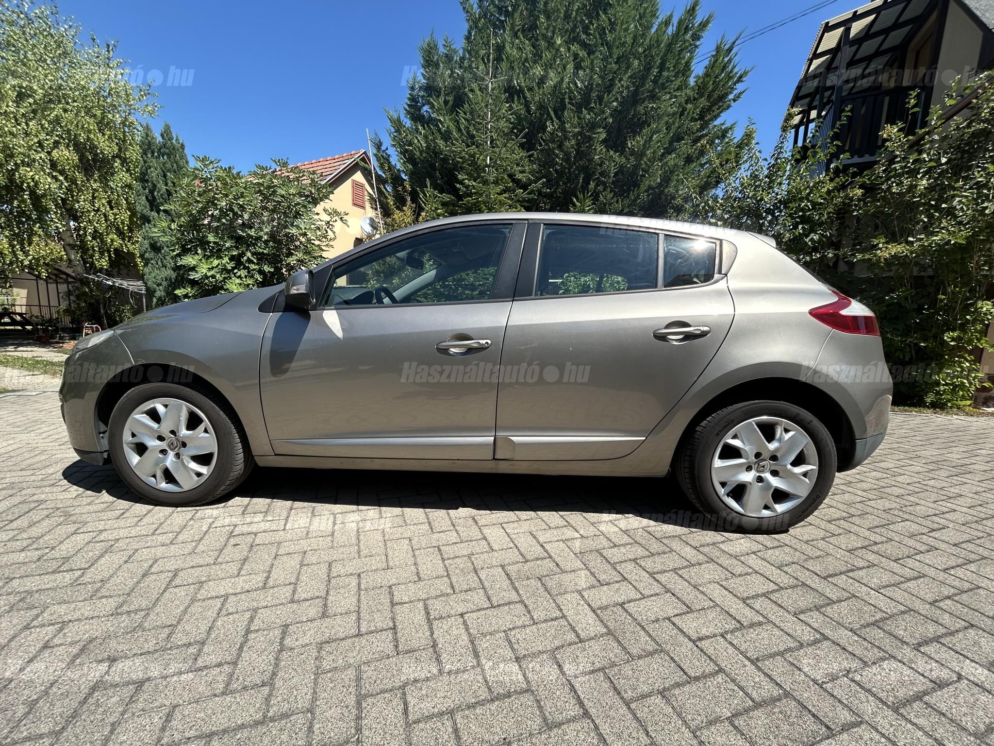 RENAULT MEGANE 2013 - 1