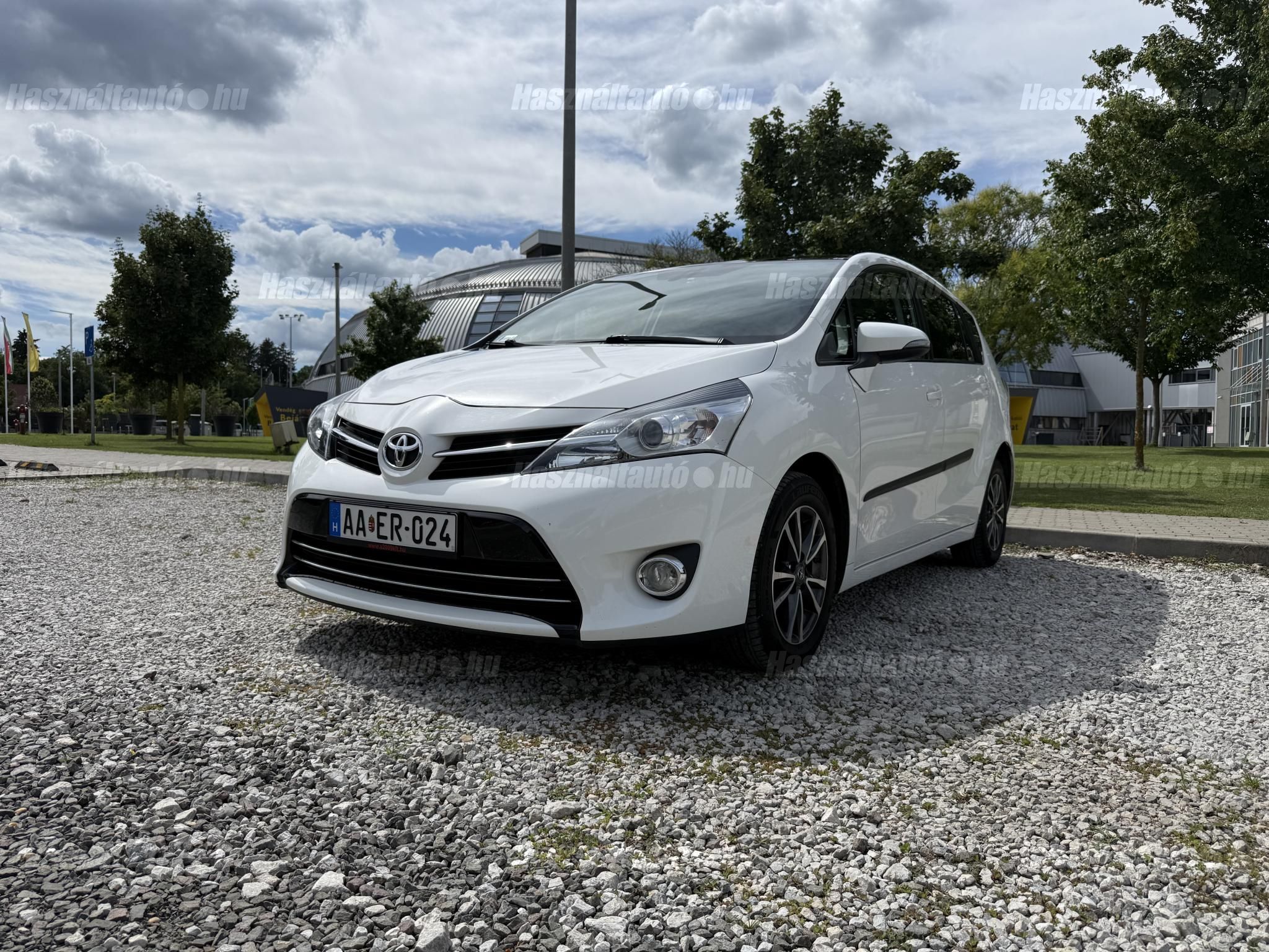 TOYOTA VERSO 2013/8 - 1