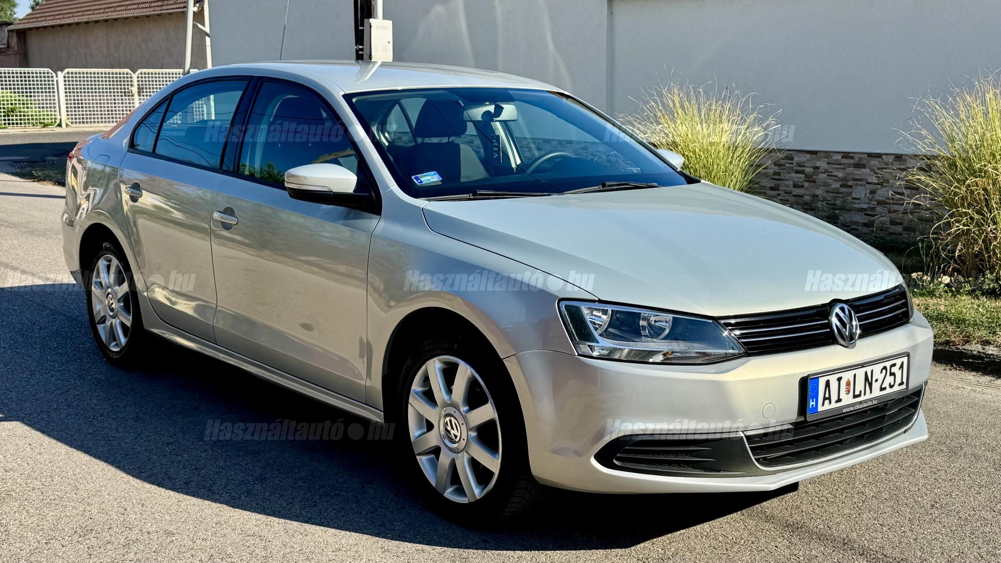 VOLKSWAGEN JETTA VI 2012/1 - 1