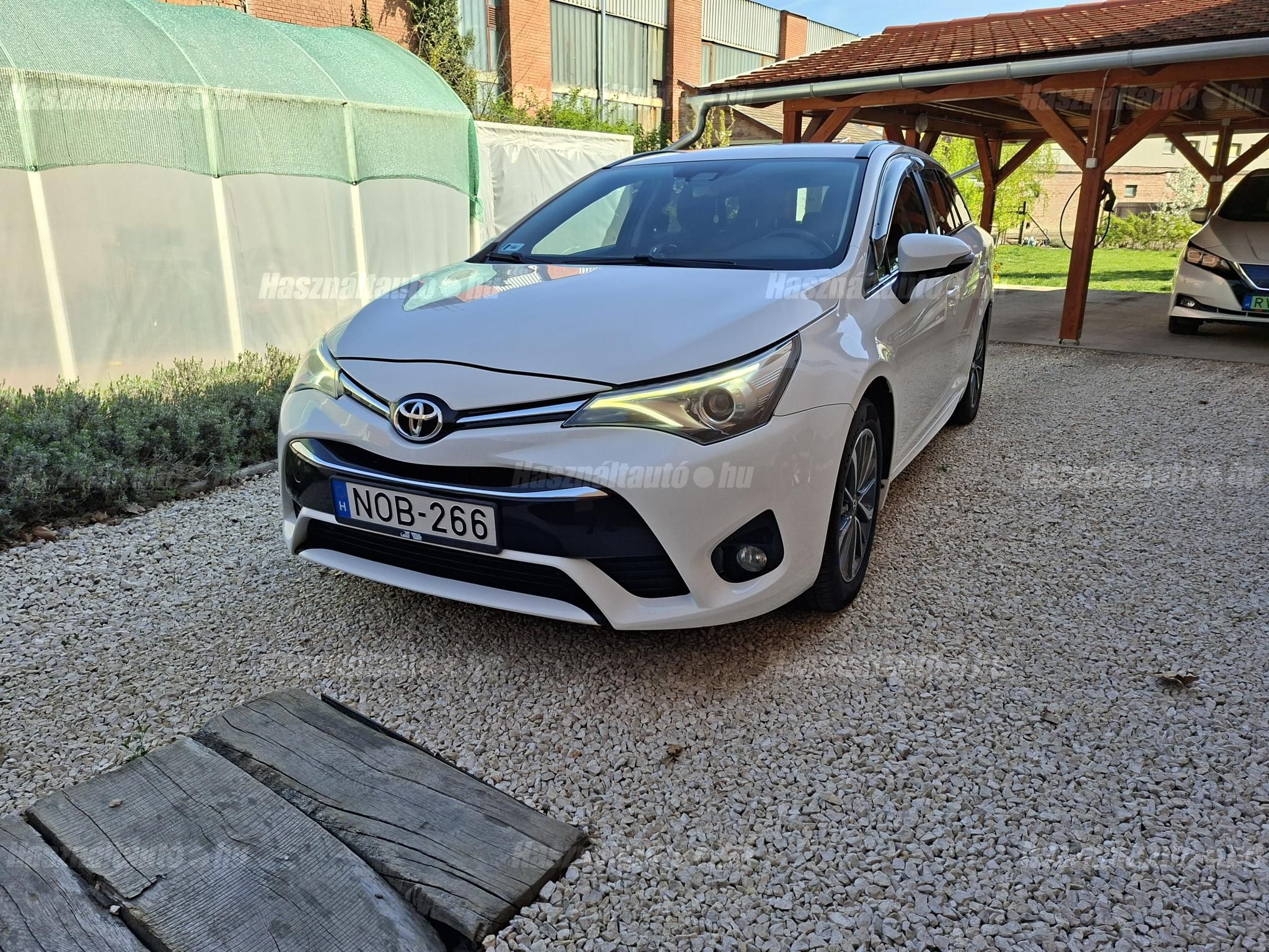 TOYOTA AVENSIS 2015/8 - 1