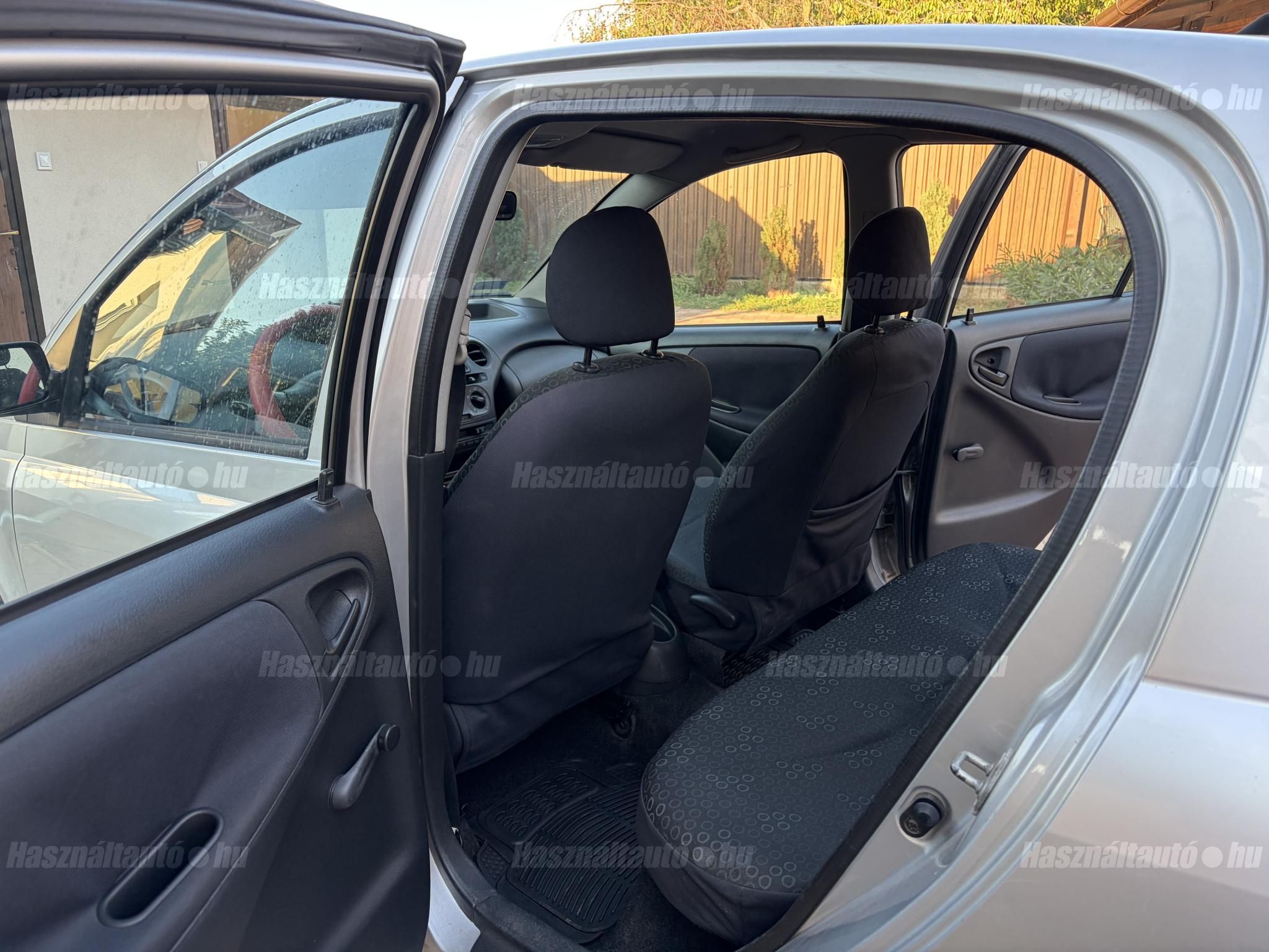 TOYOTA YARIS 2005/9 - 1