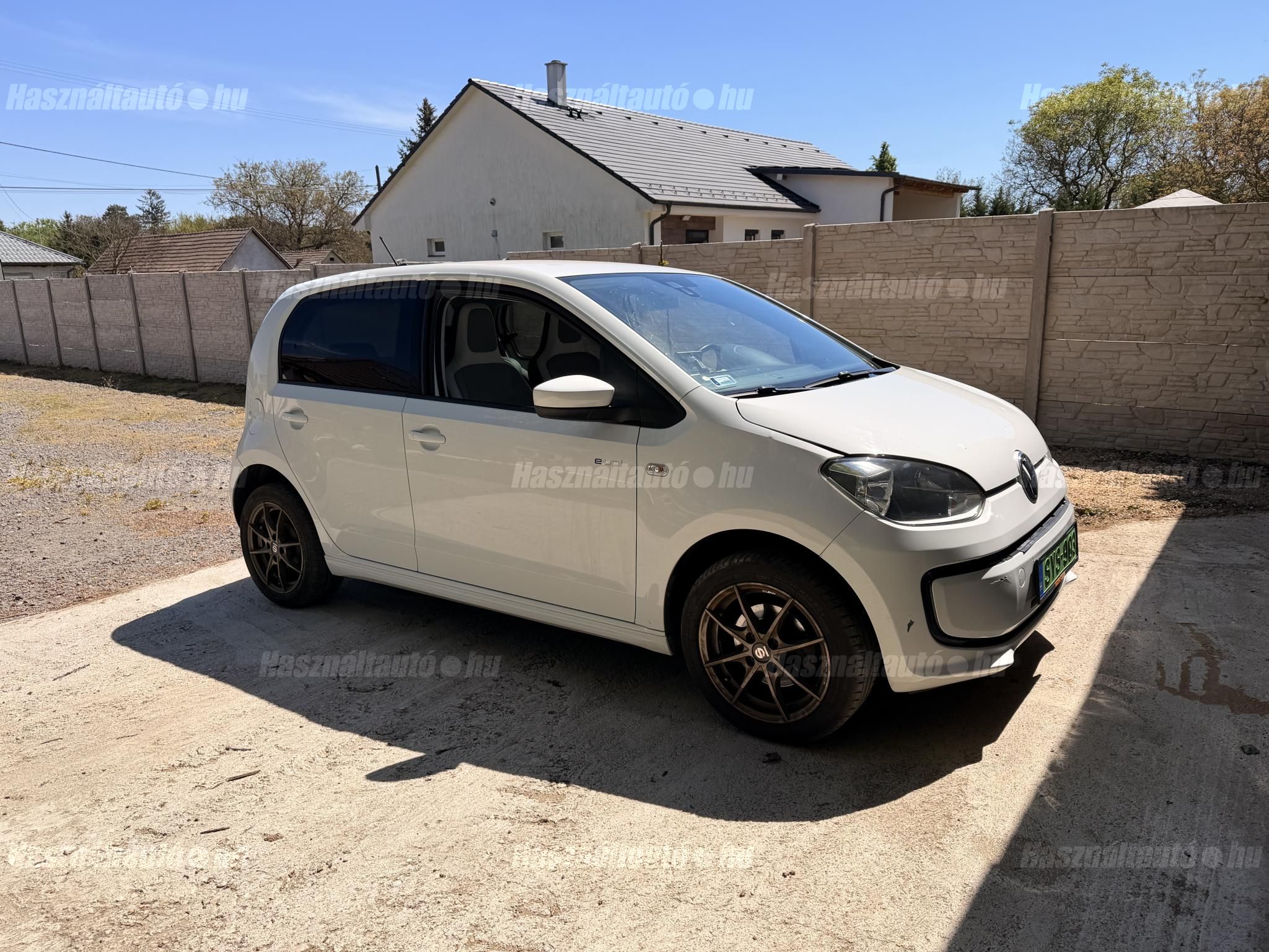 VOLKSWAGEN UP 2015/6 - 1