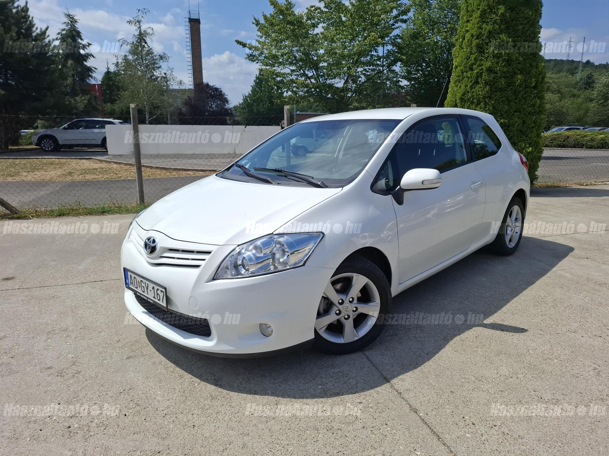 TOYOTA AURIS 2012/10 - 1