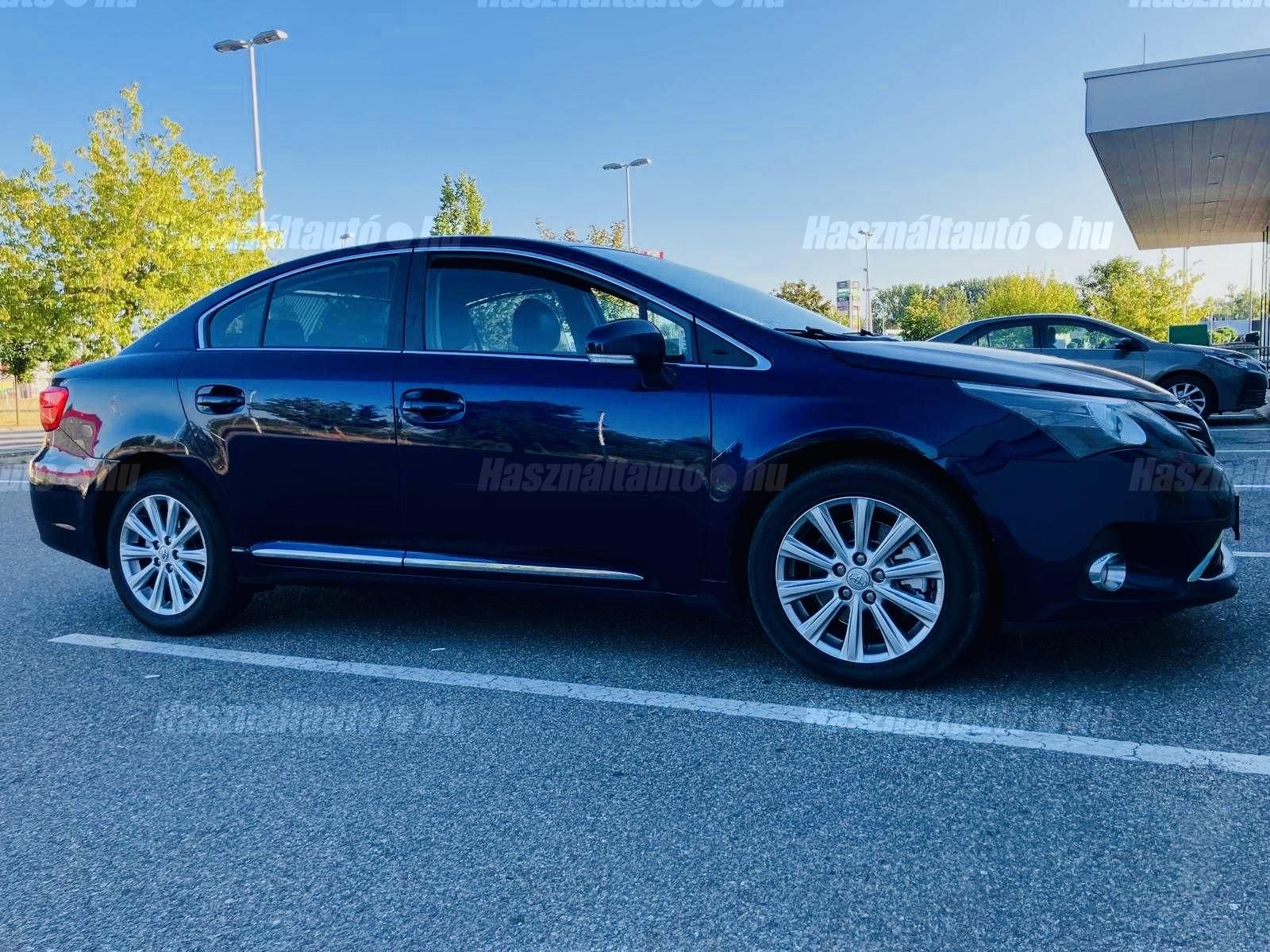 TOYOTA AVENSIS 2013/6 - 1
