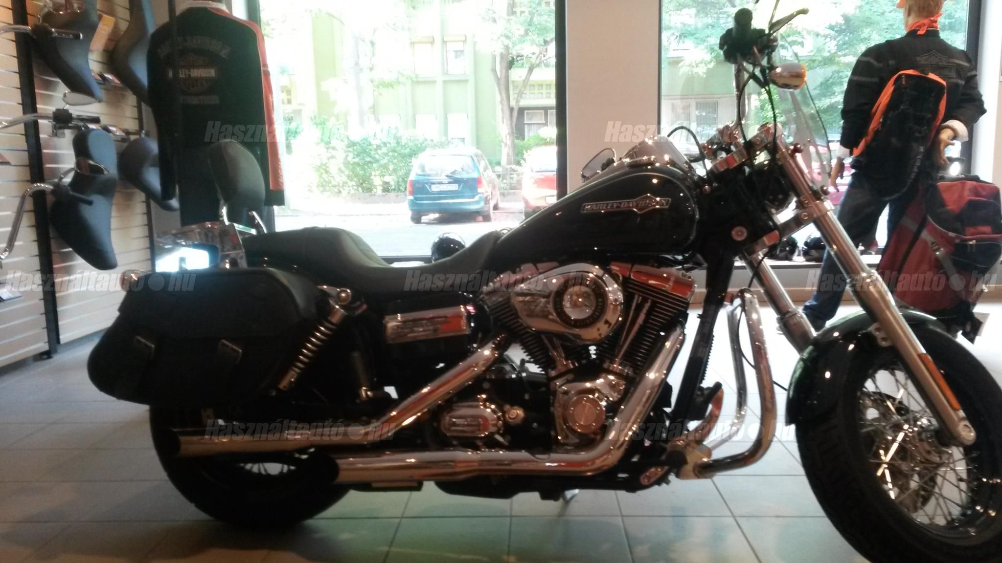 HARLEY-DAVIDSON DYNA 2011/7 - 1