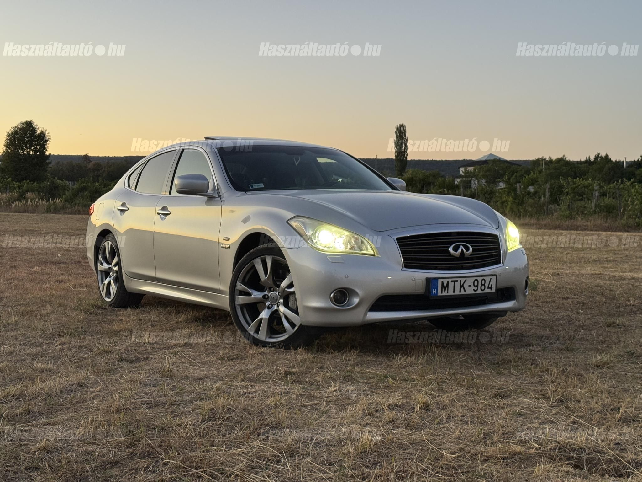 INFINITI M35 2011/11 - 1