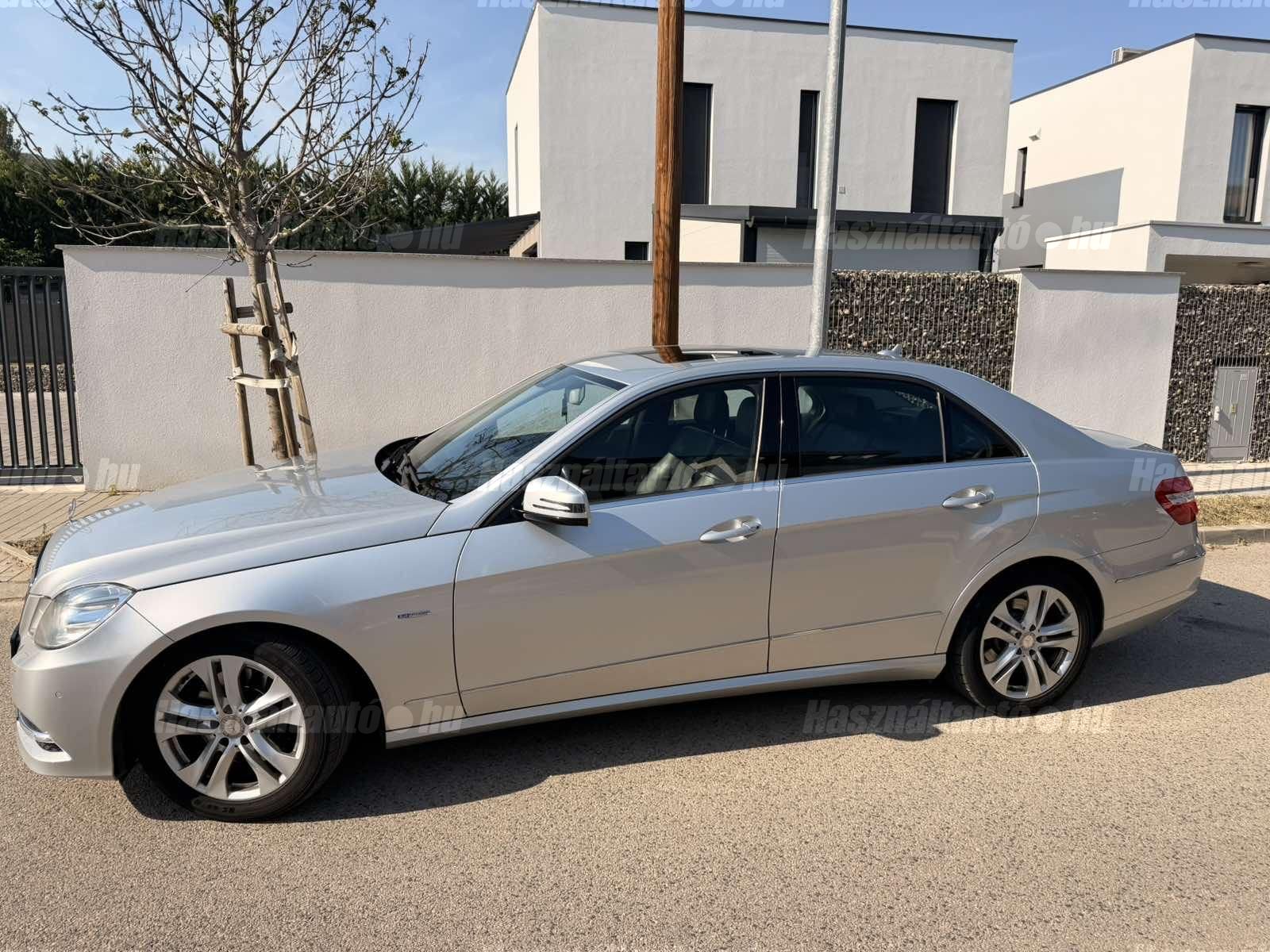 MERCEDES-BENZ E 300 2011/8 - 1