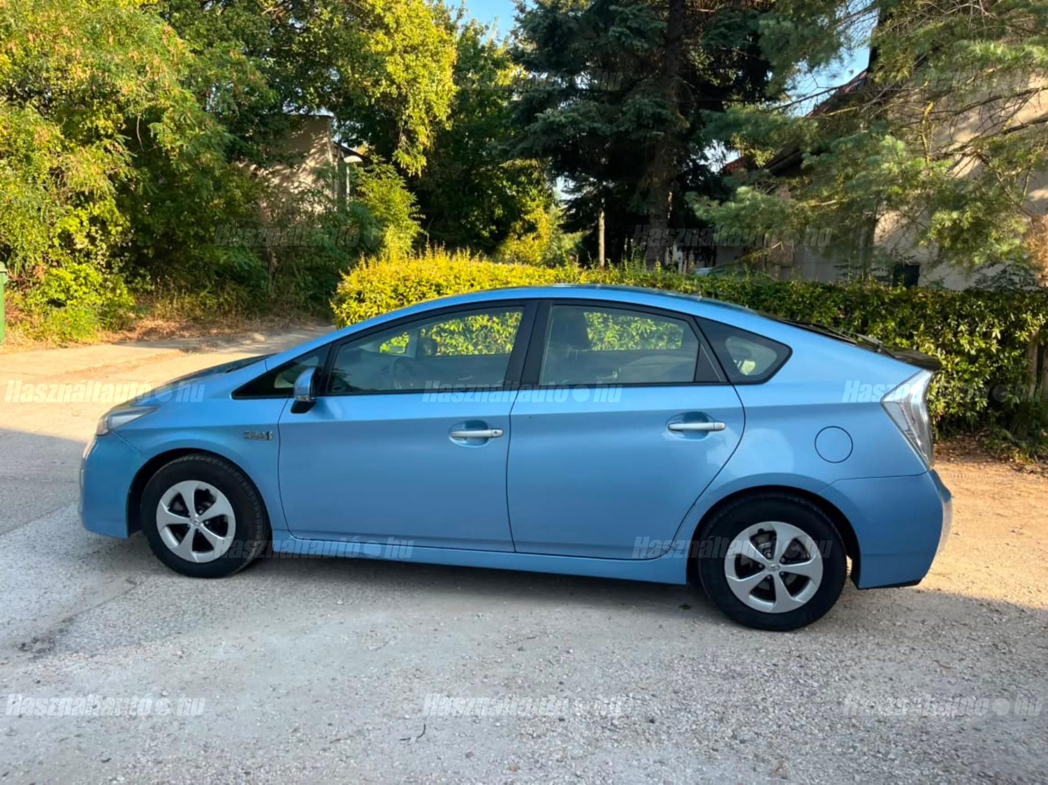 TOYOTA PRIUS PLUG-IN 2013/8 - 1