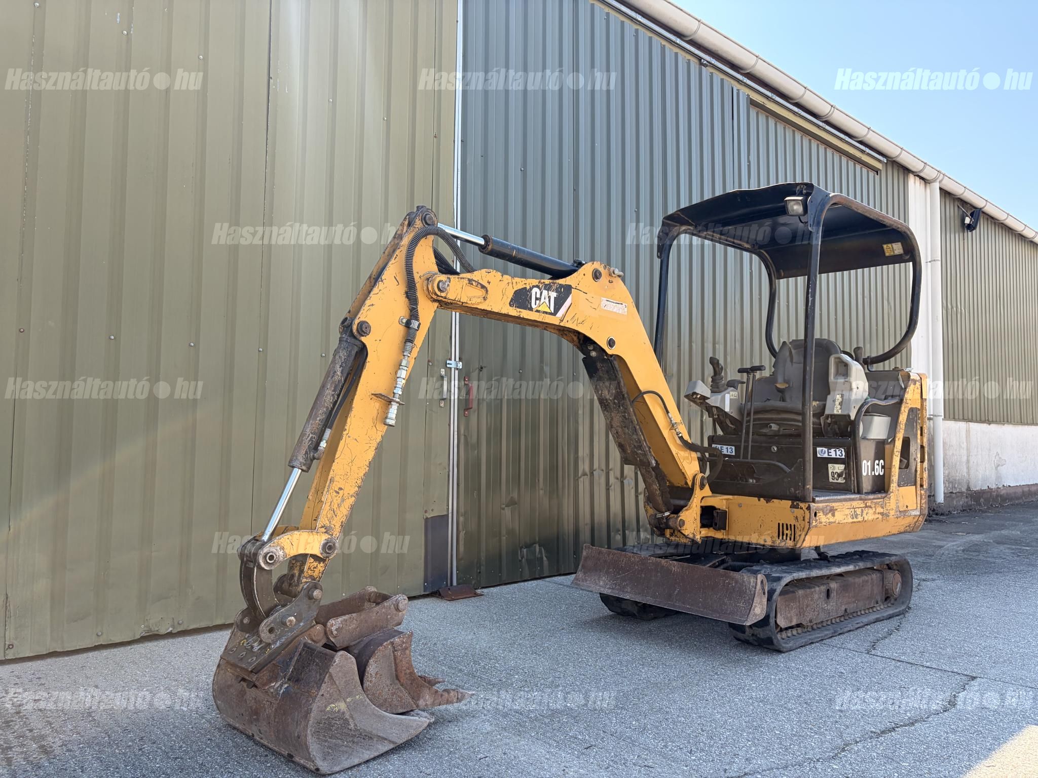 CATERPILLAR 2010/11 - 1