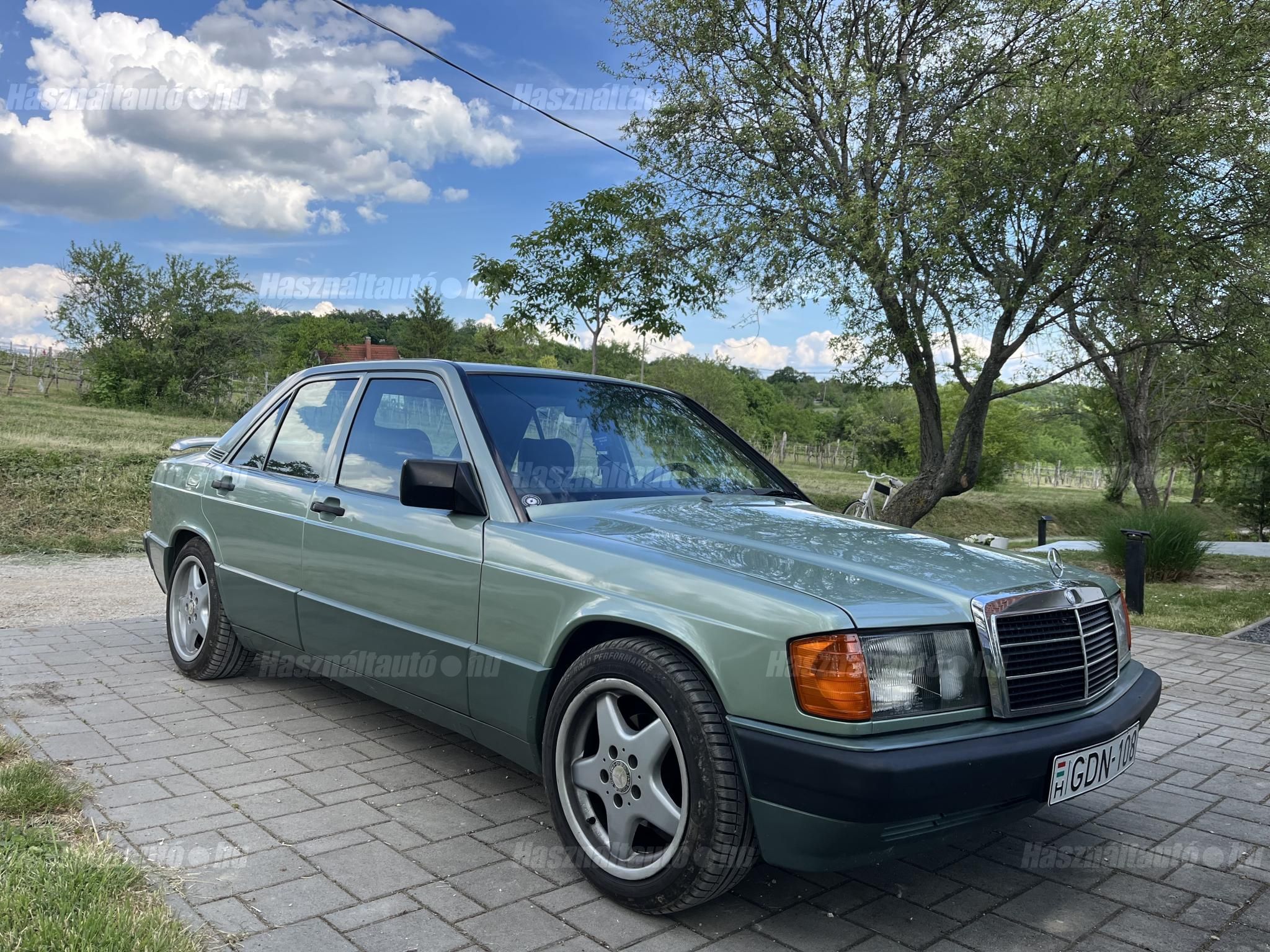 MERCEDES-BENZ 190 1988/10 - 1