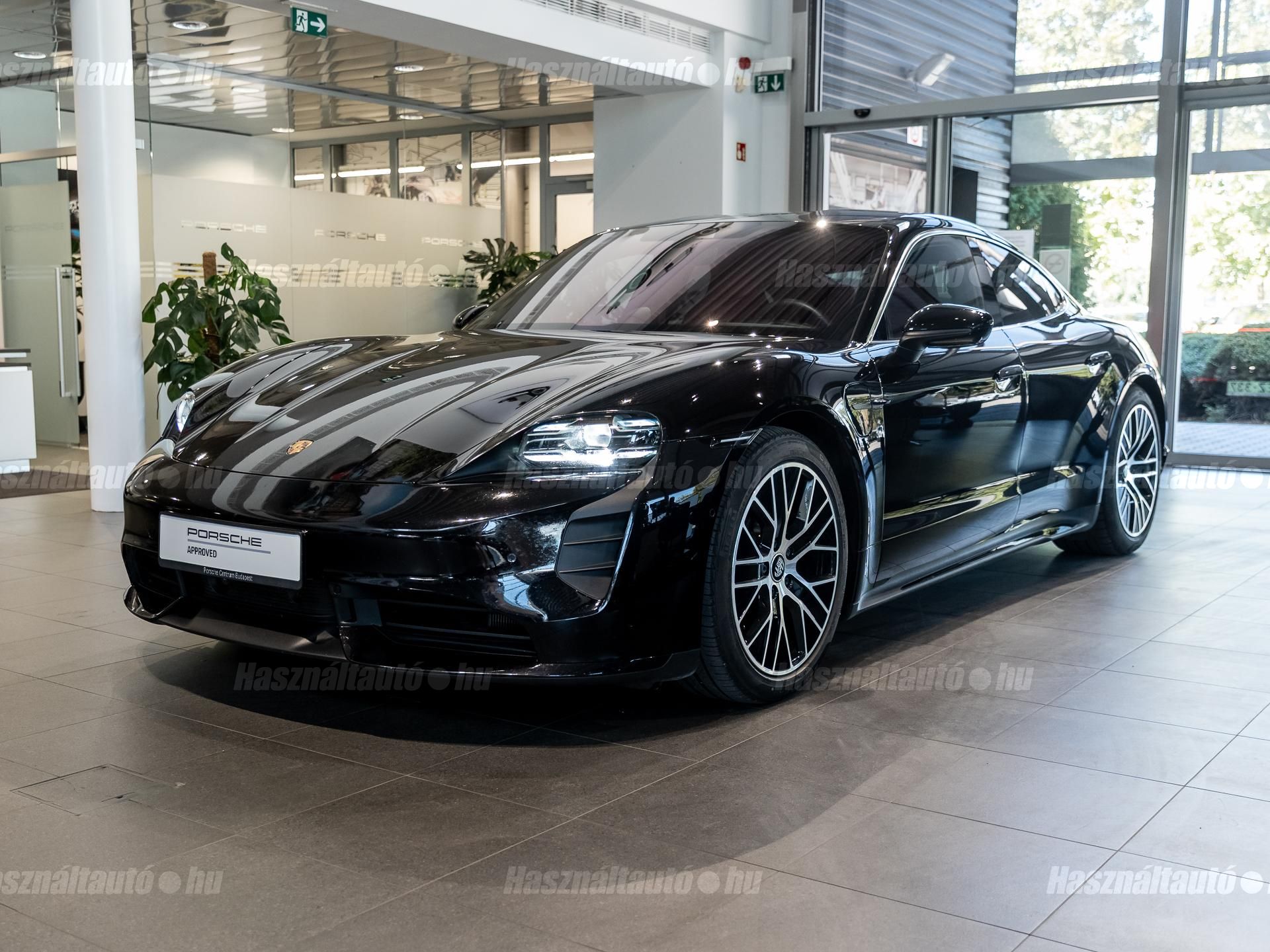 PORSCHE TAYCAN 2020/11 - 1