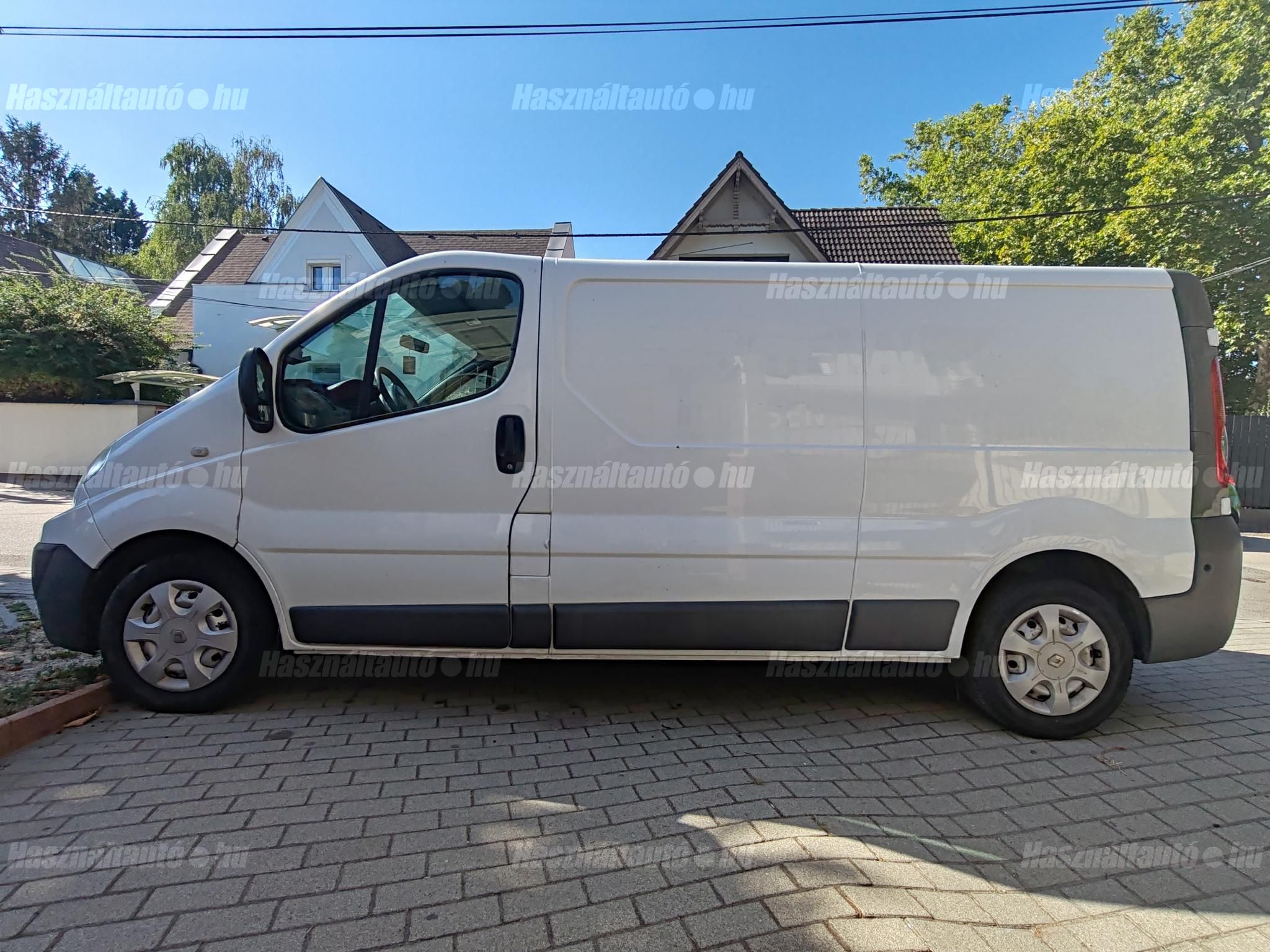 RENAULT TRAFIC 2011 - 1