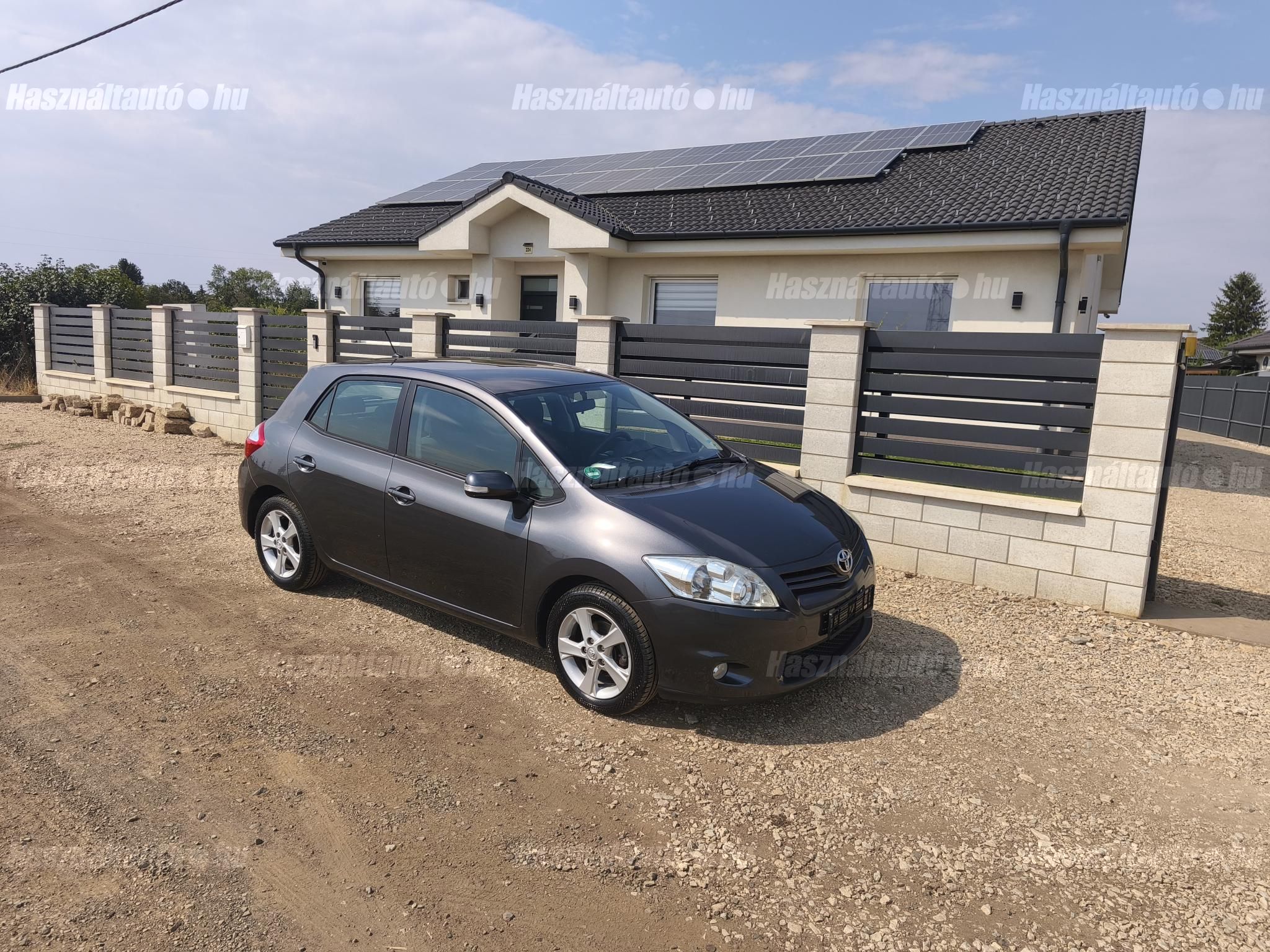 TOYOTA AURIS 2012/10 - 1
