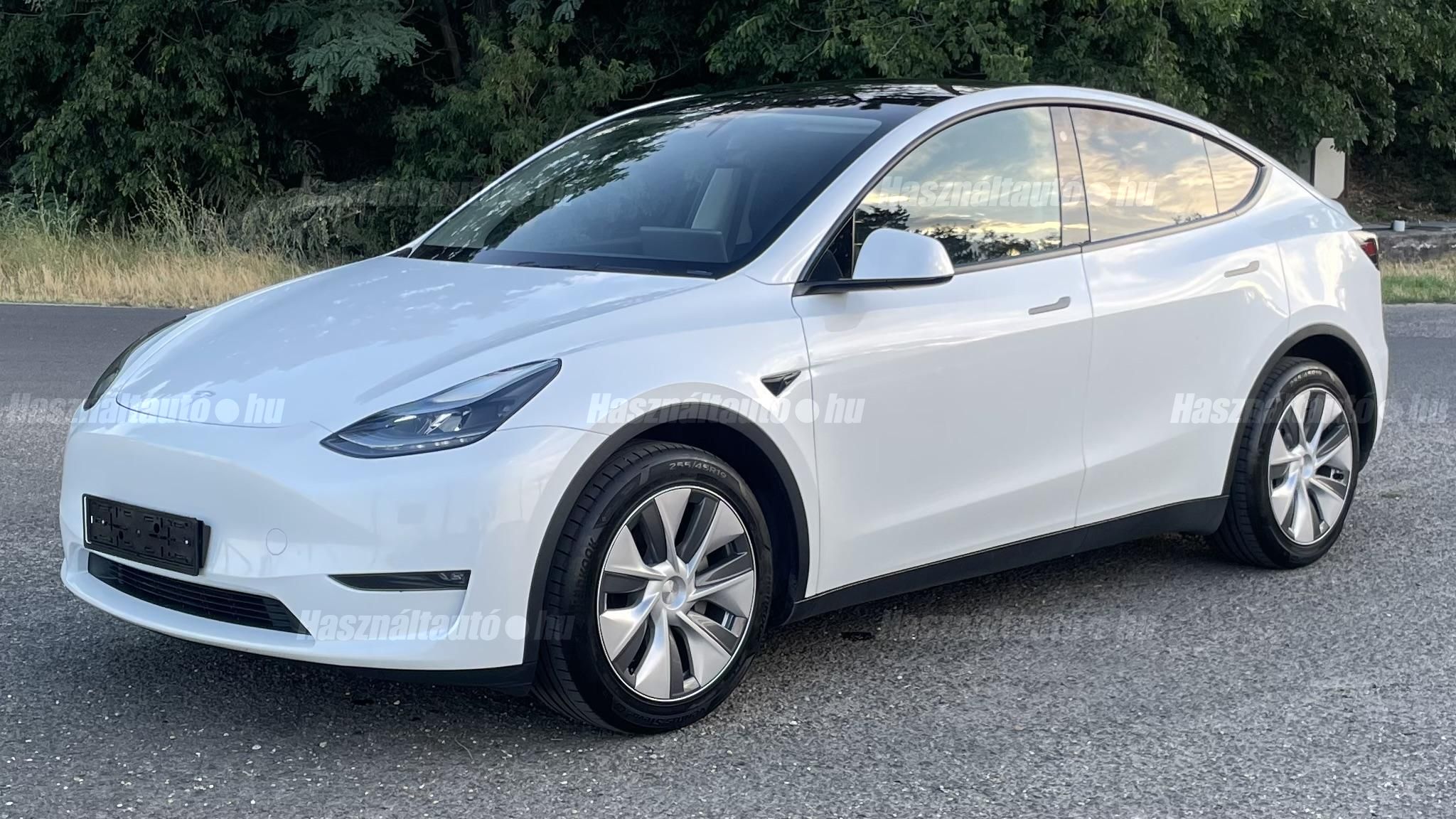 TESLA MODEL Y 2023/4 - 1