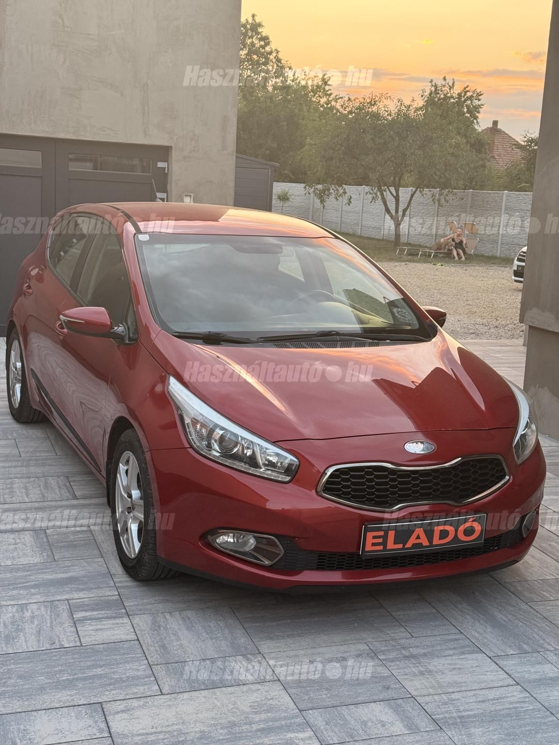 KIA CEE'D 2012/7 - 1