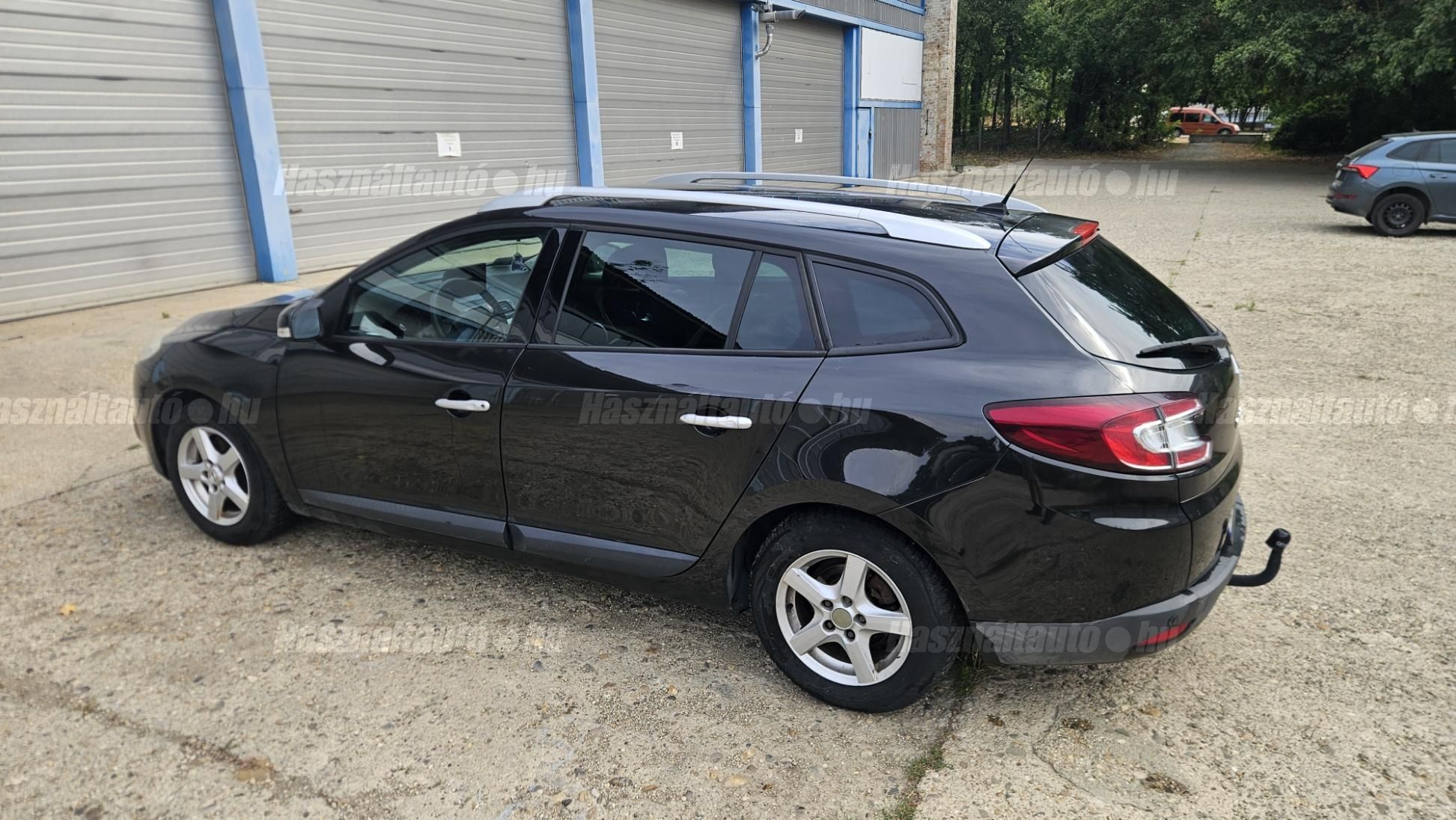 RENAULT MEGANE 2010 - 1