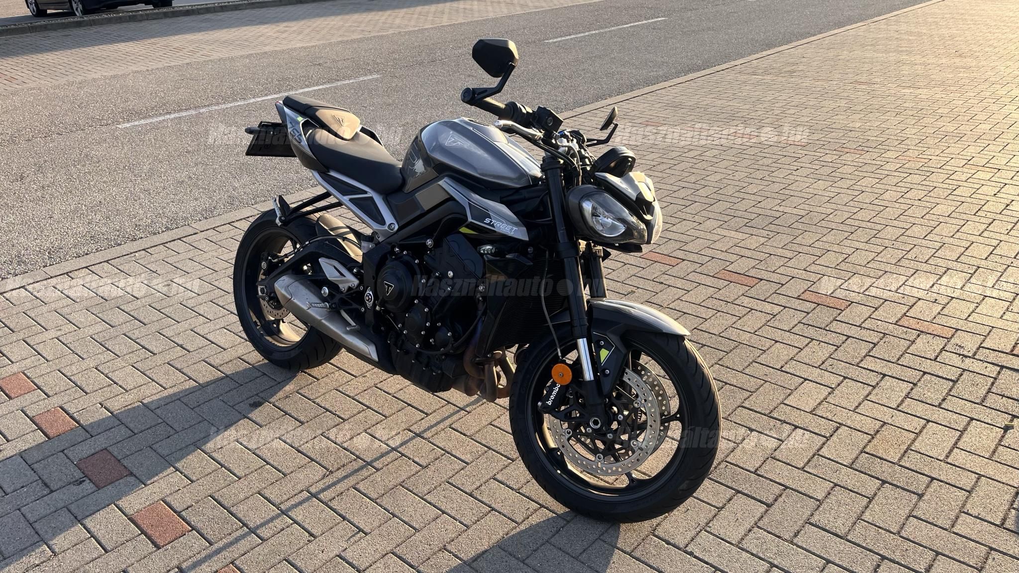 TRIUMPH STREET TRIPLE 675 R 2024/7 - 1