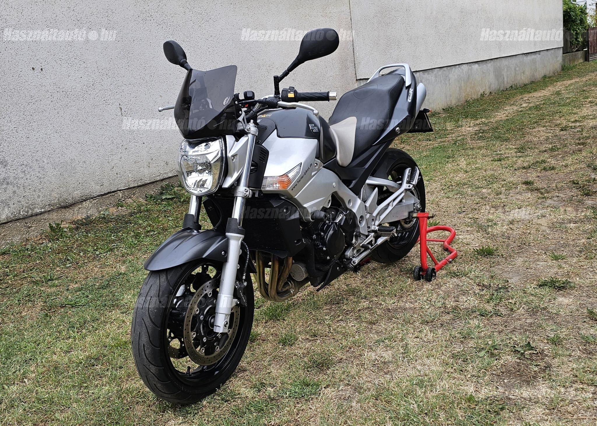 SUZUKI GSR 600 2008 - 1