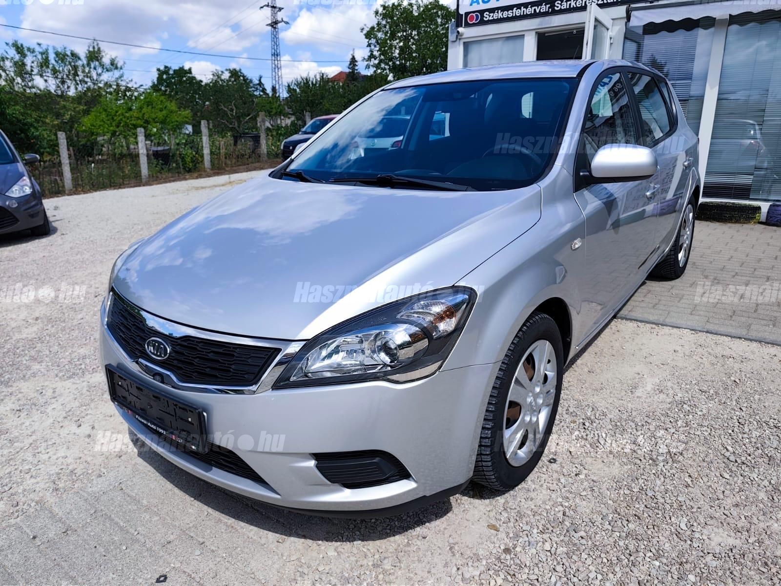 KIA CEE'D 2012/6 - 1