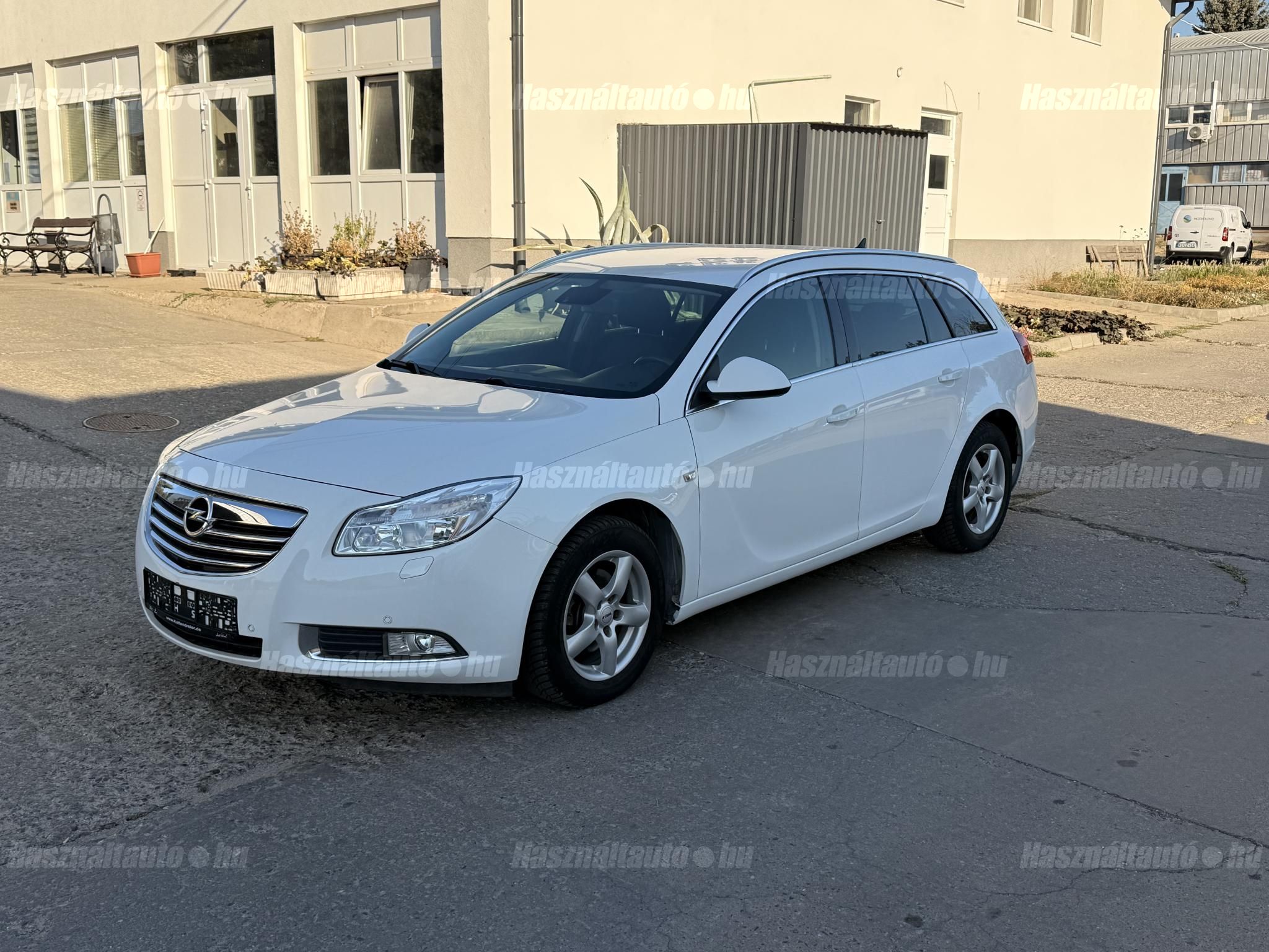 OPEL INSIGNIA 2010/3 - 1