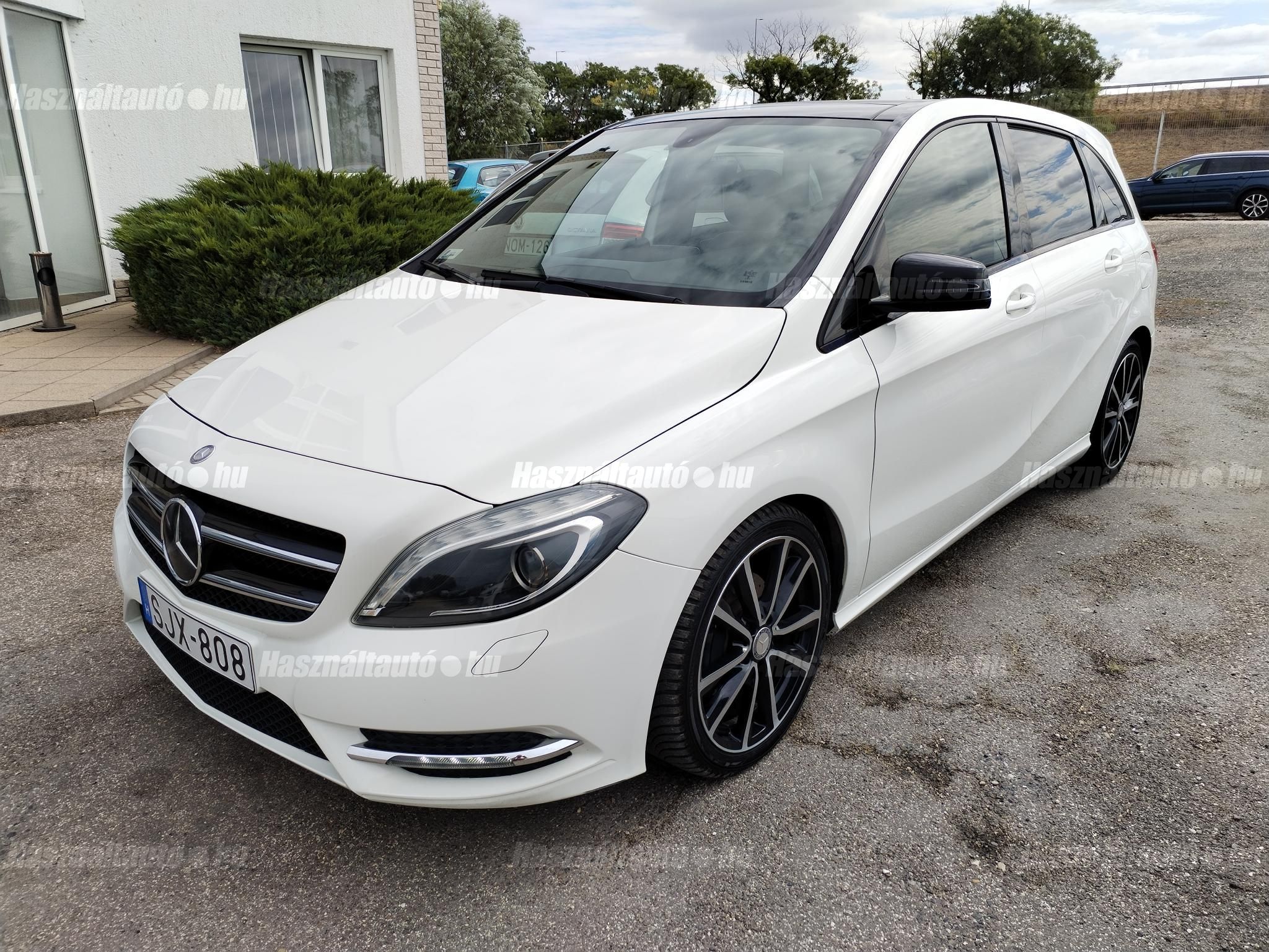 MERCEDES-BENZ B 180 2013/5 - 1