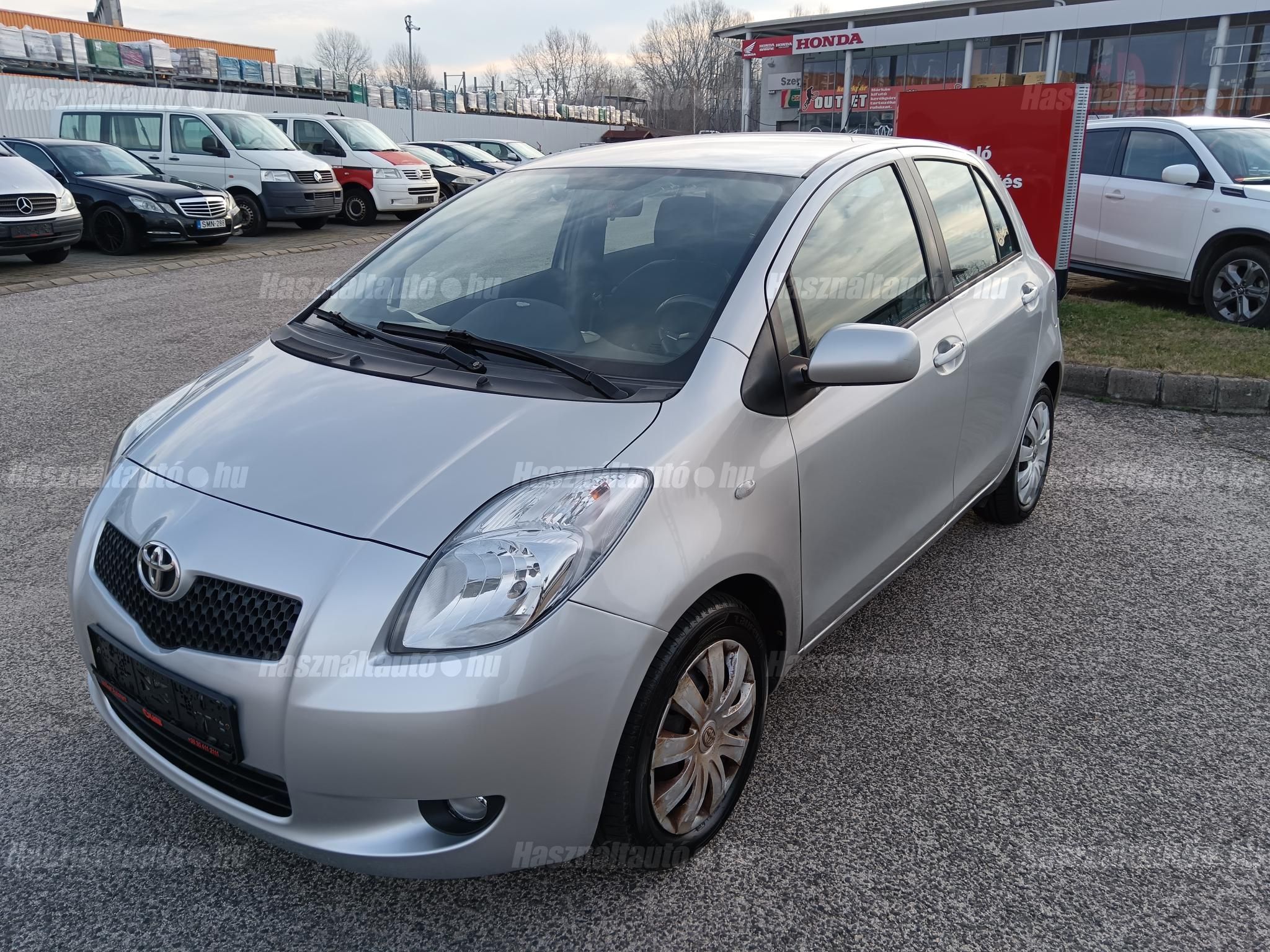 TOYOTA YARIS 2008/9 - 1