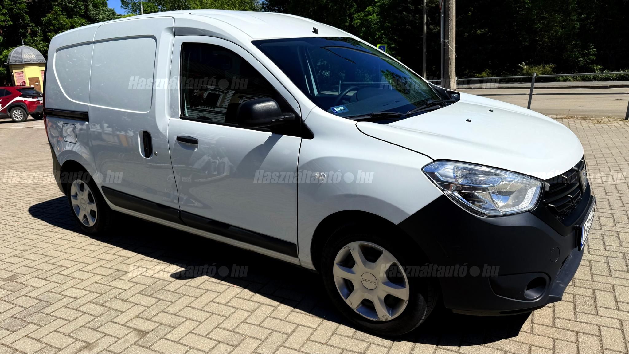 DACIA DOKKER 2019/8 - 1