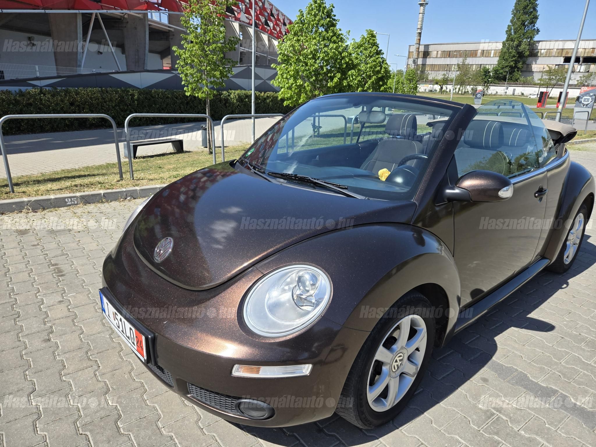 VOLKSWAGEN NEW BEETLE 2010 - 1