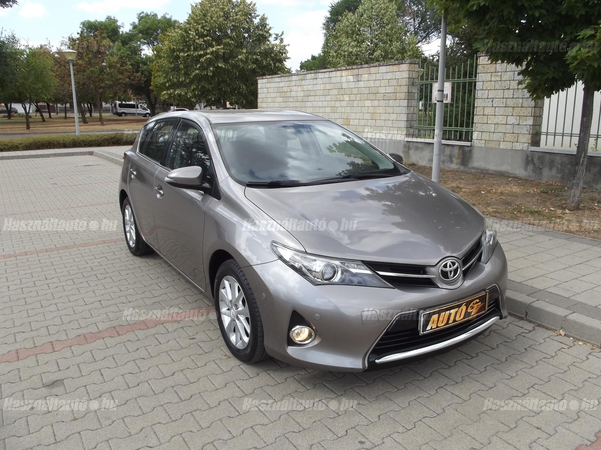 TOYOTA AURIS 2013/7 - 1