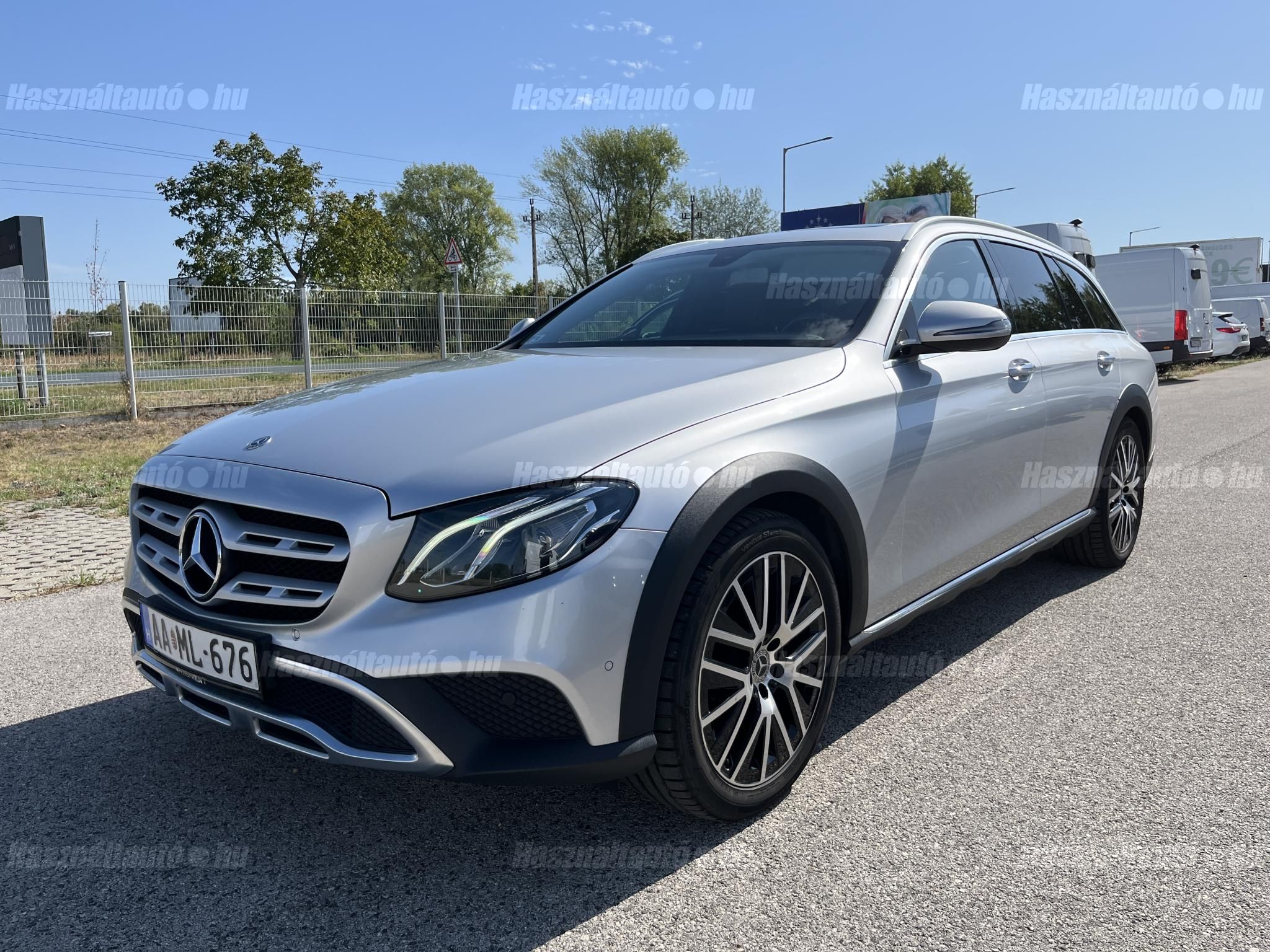 MERCEDES-BENZ E 220 2021/9 - 1