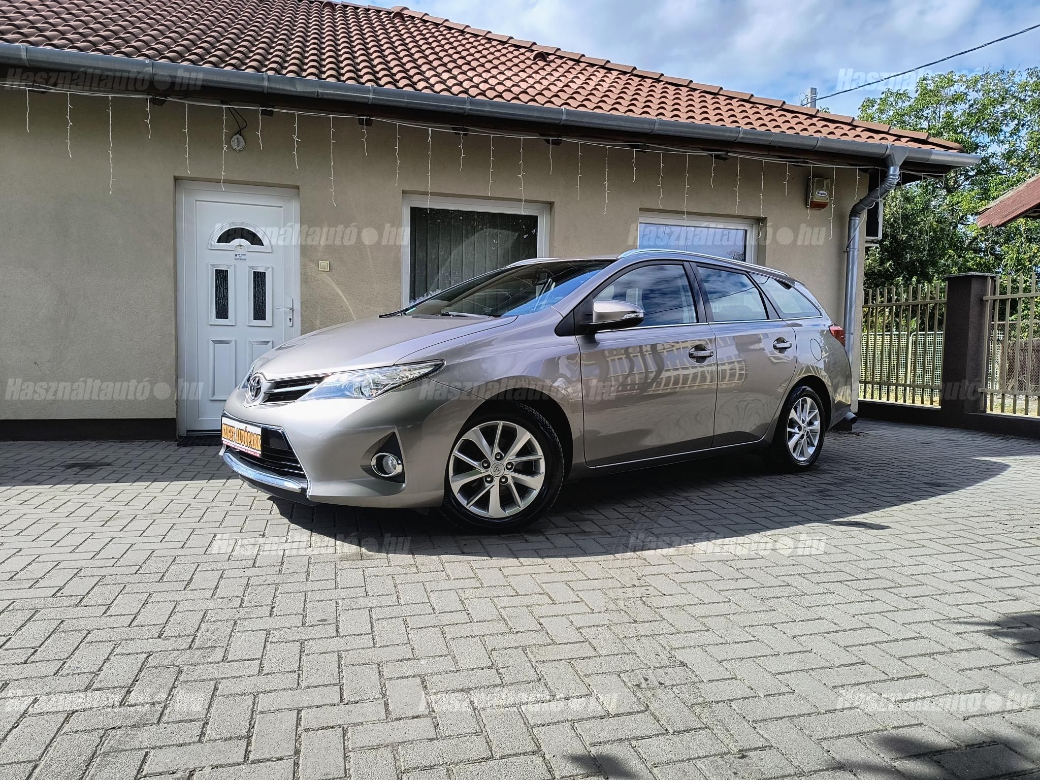 TOYOTA AURIS 2014/7 - 1