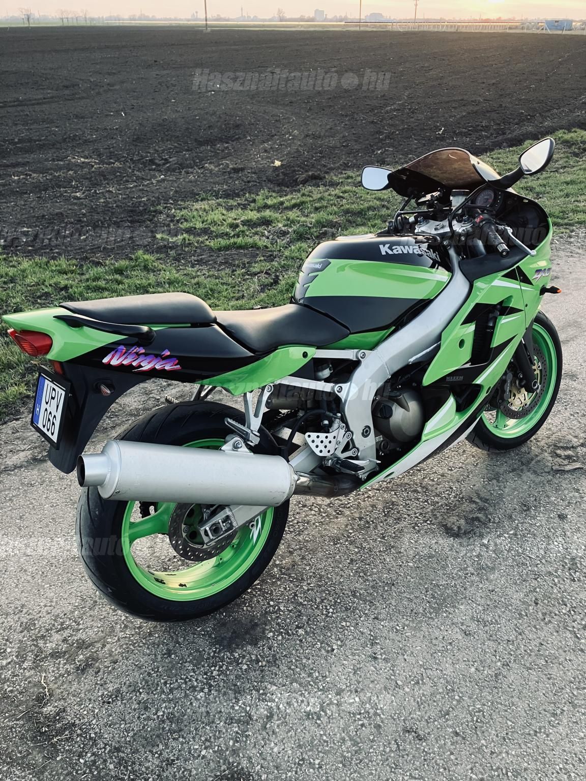 KAWASAKI ZX-6R (NINJA) 2001/8 - 1
