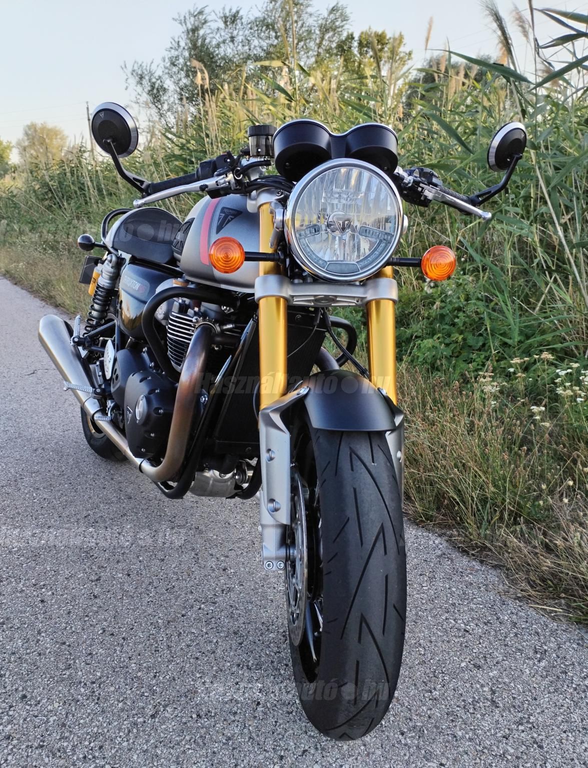 TRIUMPH THRUXTON 2022/4 - 1