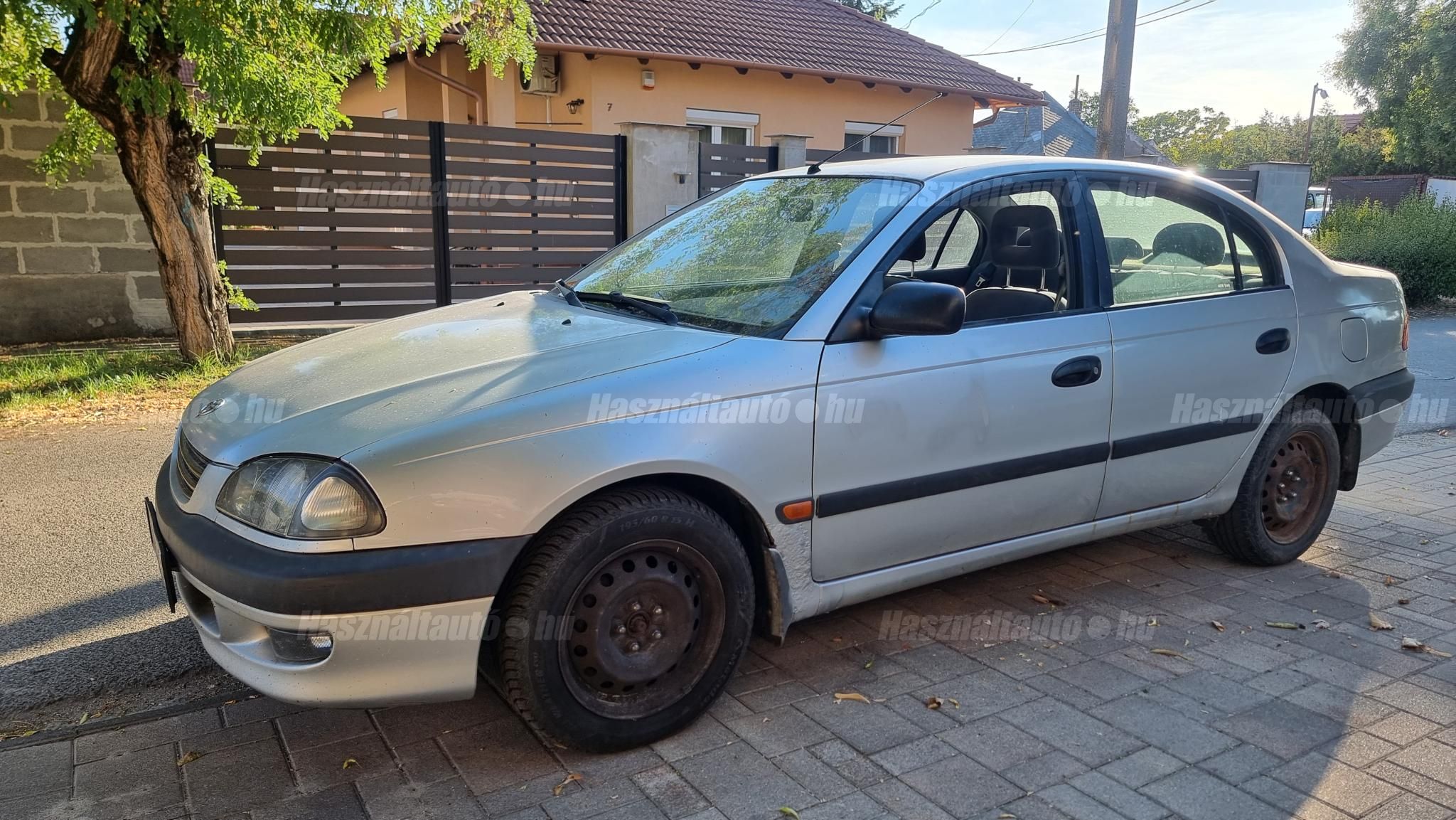 TOYOTA AVENSIS 1999/12 - 1