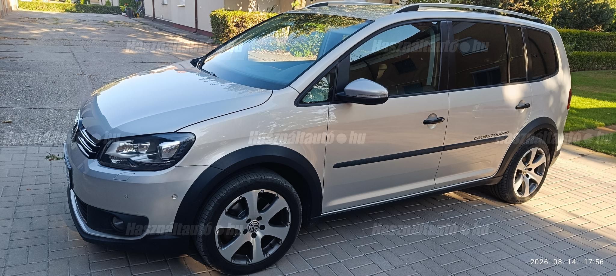 VOLKSWAGEN TOURAN 2012 - 1