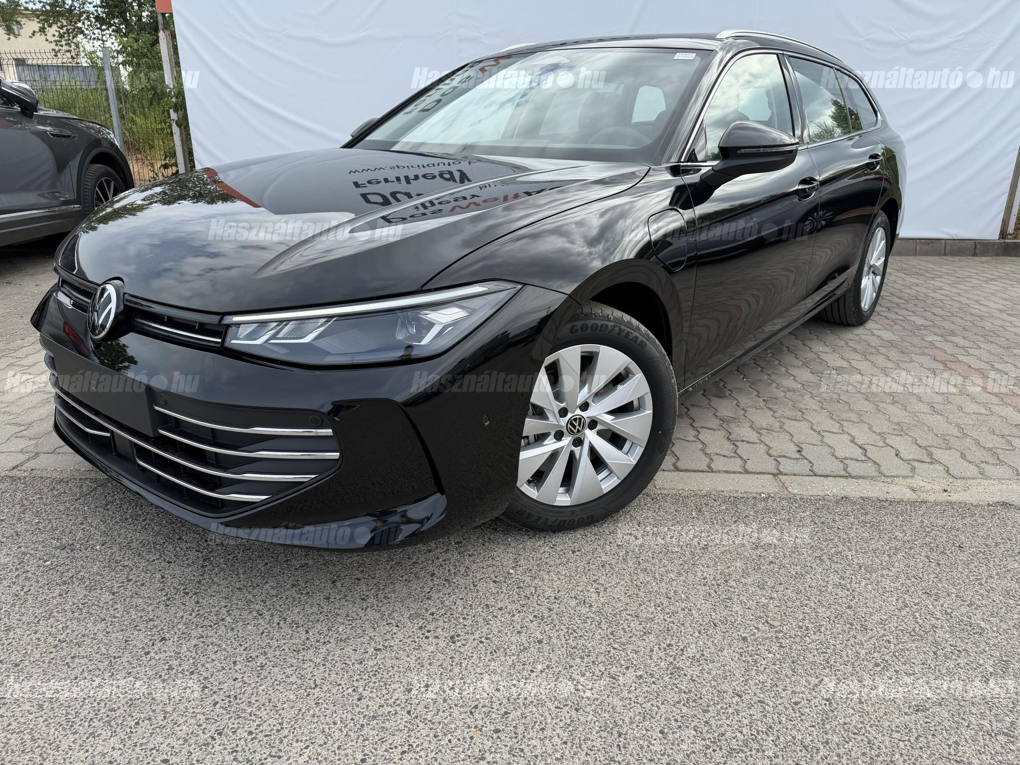 VOLKSWAGEN PASSAT 2025/8 - 1