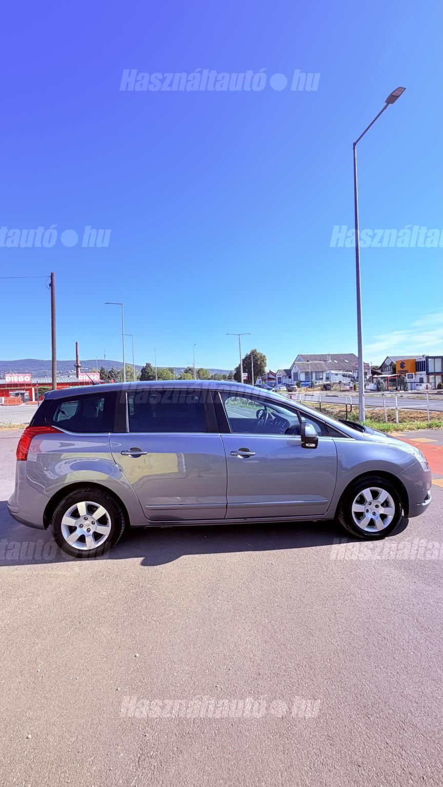PEUGEOT 5008 2011/10 - 1