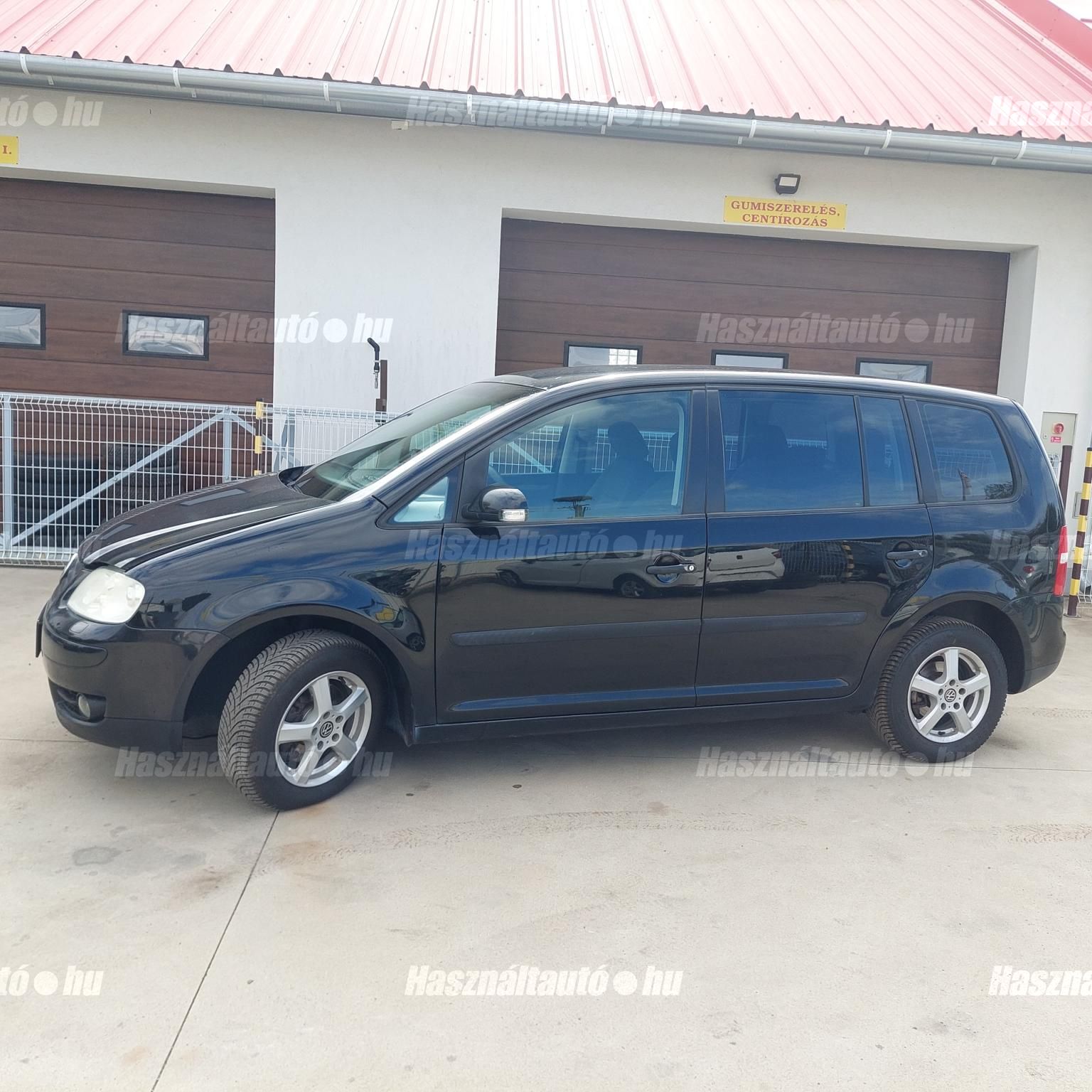 VOLKSWAGEN TOURAN 2004 - 1