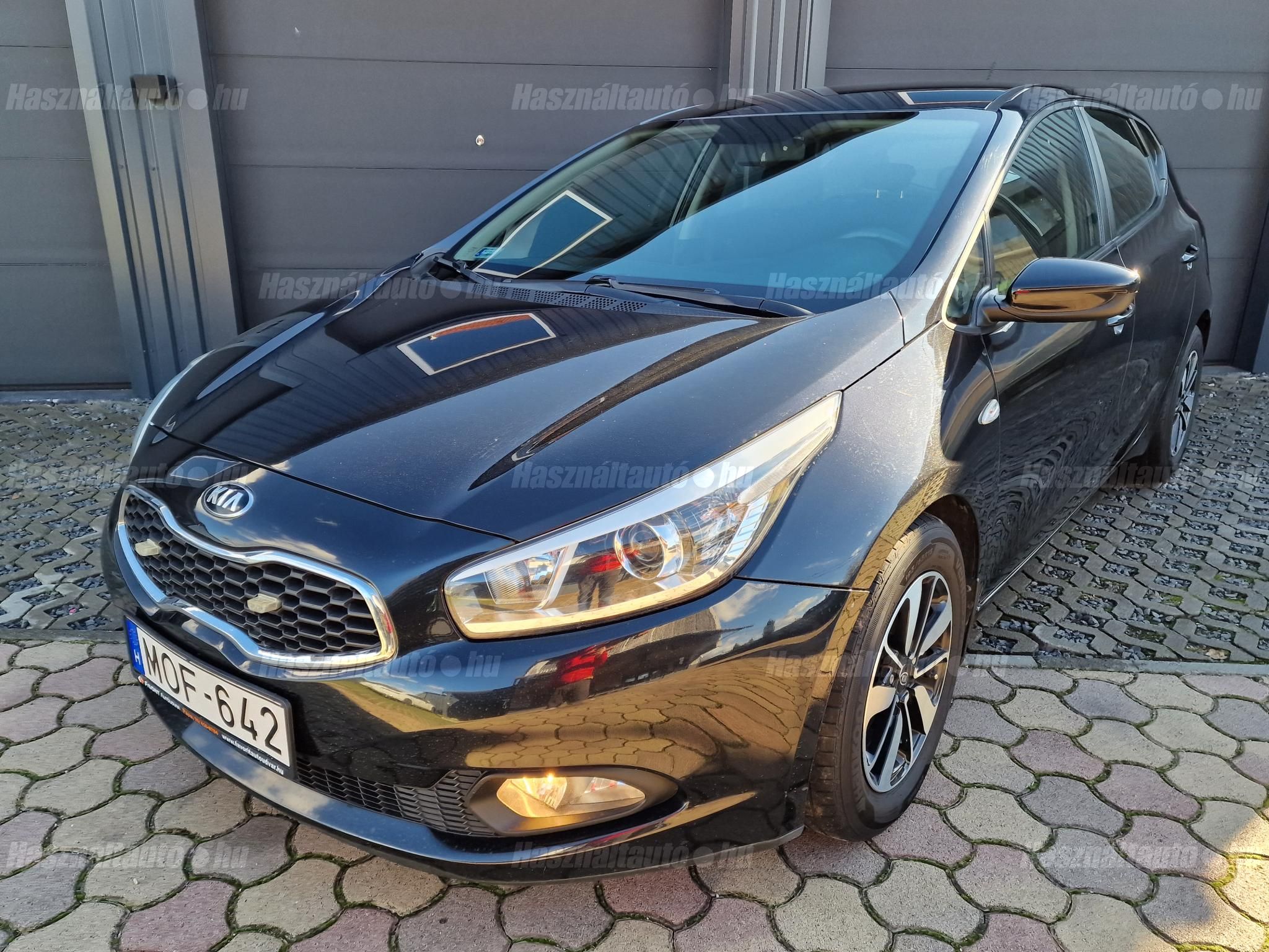 KIA CEE'D 2013/12 - 1