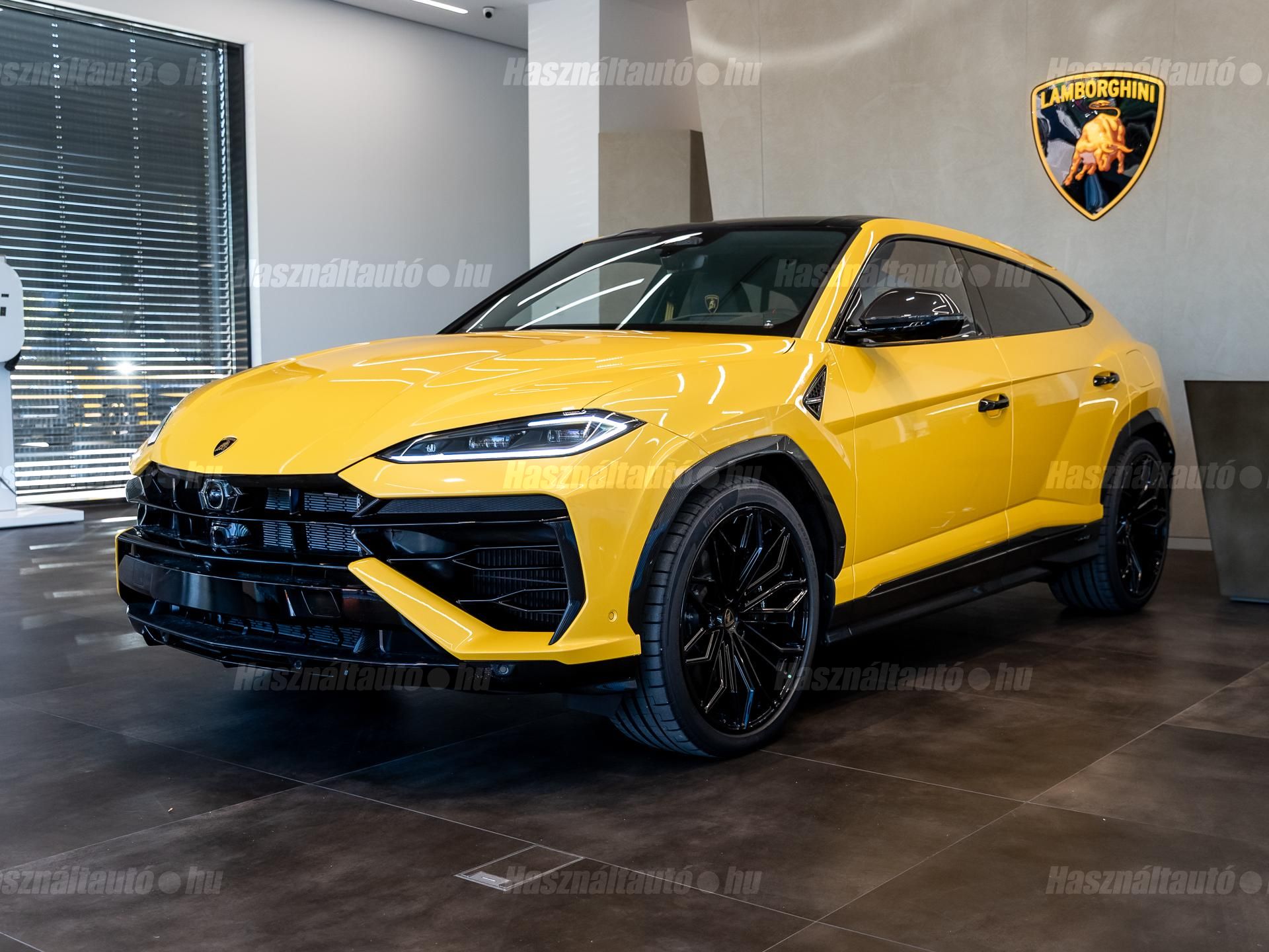 LAMBORGHINI URUS 2026 - 1