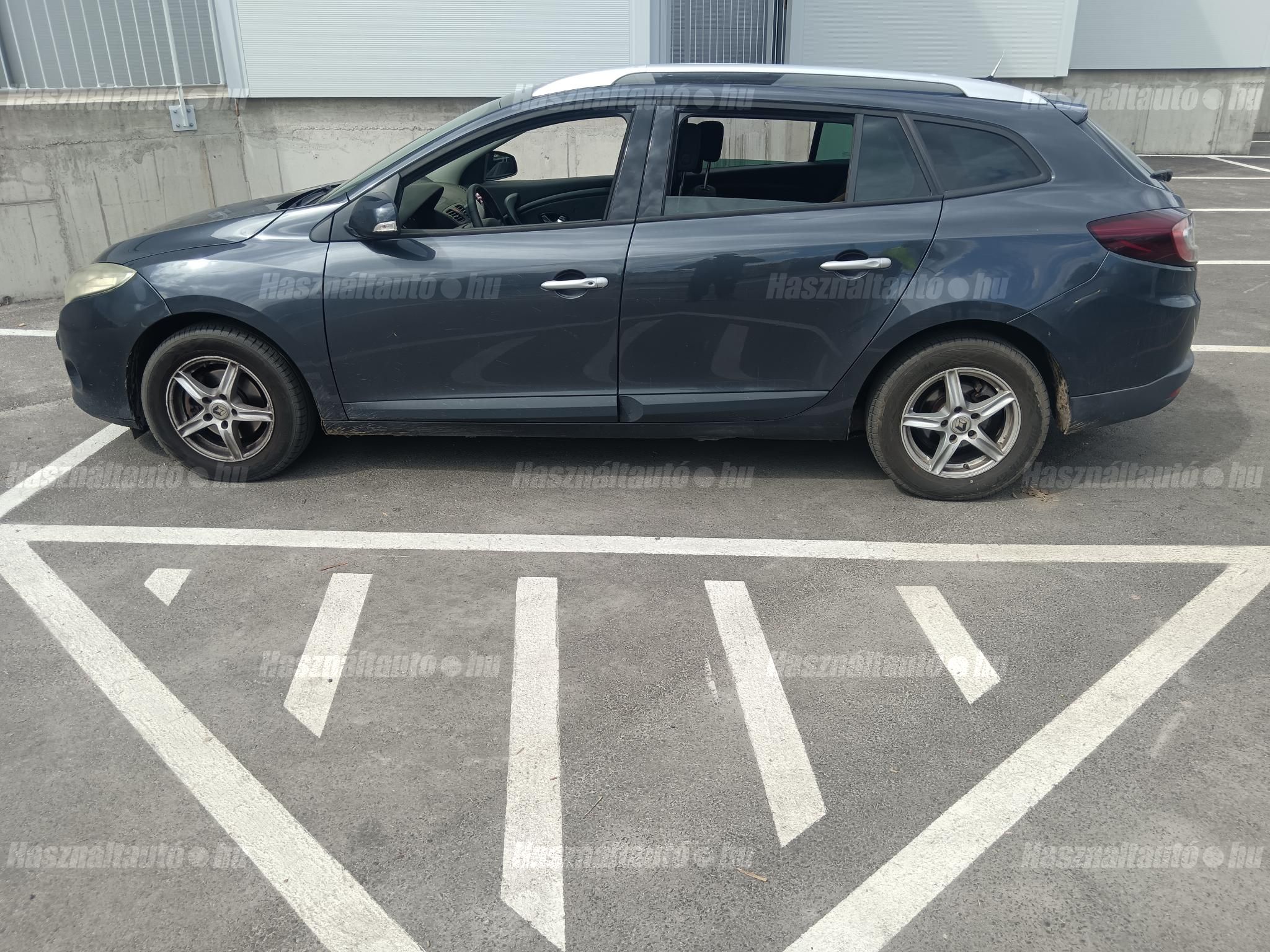 RENAULT MEGANE 2009/10 - 1