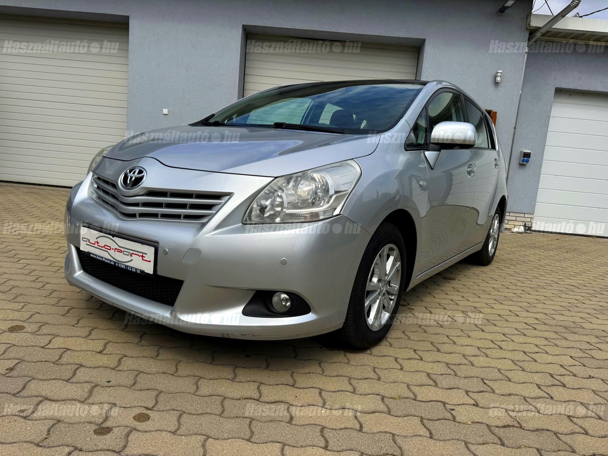 TOYOTA VERSO 2011/2 - 1
